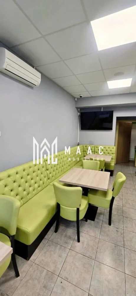 Spațiu Comercial Premium de Vânzare | Zona Nord | Strada Rapsodiei - MAAC Imobiliare vă propune spre vânzare sau închiriere un spațiu comercial premium situat în zona Nord, la parterul unui imobil modern, pe strada Rapsodiei, Bloc H7. Proprietatea beneficiază de o poziționare excelentă, într-o zonă cu trafic pietonal ridicat și vizibilitate foarte bună, fiind potrivită pentru afaceri care se bazează pe flux constant de clienți în proximitate. Prețul de vânzare este de 164.000 EUR, iar prețul de închiriere este de 850 EUR. Suprafața totală utilă a spațiului este de 54,78 mp, compartimentată eficient pentru desfășurarea diverselor activități comerciale sau profesionale: -spațiu comercial: 33,69 mp -birou: 12,24 mp -hol: 3,52 mp -spălătorie: 1,80 mp -WC: 1,10 mp -hol acces secundar Spațiul este ideal pentru multiple domenii de activitate, precum cabinete medicale, salon de înfrumusețare, showroom, birouri, farmacie sau punct farmaceutic, supermarket de proximitate sau orice tip de business care necesită expunere vizibilă și acces facil pentru clienți. Datorită poziționării strategice și compartimentării funcționale, această proprietate reprezintă o oportunitate excelentă atât pentru dezvoltarea unei afaceri, cât și ca investiție pe termen lung. Pentru mai multe detalii și pentru a programa o vizionare, vă rugăm să menționați la telefon numărul CP3040737.