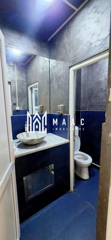 Spațiu Comercial Premium de Vânzare | Zona Nord | Strada Rapsodiei - MAAC Imobiliare vă propune spre vânzare sau închiriere un spațiu comercial premium situat în zona Nord, la parterul unui imobil modern, pe strada Rapsodiei, Bloc H7. Proprietatea beneficiază de o poziționare excelentă, într-o zonă cu trafic pietonal ridicat și vizibilitate foarte bună, fiind potrivită pentru afaceri care se bazează pe flux constant de clienți în proximitate. Prețul de vânzare este de 164.000 EUR, iar prețul de închiriere este de 850 EUR. Suprafața totală utilă a spațiului este de 54,78 mp, compartimentată eficient pentru desfășurarea diverselor activități comerciale sau profesionale: -spațiu comercial: 33,69 mp -birou: 12,24 mp -hol: 3,52 mp -spălătorie: 1,80 mp -WC: 1,10 mp -hol acces secundar Spațiul este ideal pentru multiple domenii de activitate, precum cabinete medicale, salon de înfrumusețare, showroom, birouri, farmacie sau punct farmaceutic, supermarket de proximitate sau orice tip de business care necesită expunere vizibilă și acces facil pentru clienți. Datorită poziționării strategice și compartimentării funcționale, această proprietate reprezintă o oportunitate excelentă atât pentru dezvoltarea unei afaceri, cât și ca investiție pe termen lung. Pentru mai multe detalii și pentru a programa o vizionare, vă rugăm să menționați la telefon numărul CP3040737.