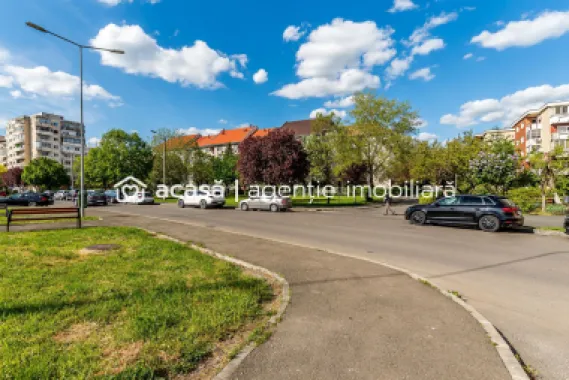 Apartament 3 camere Micalaca 300. Vedere superbă spre Mureș