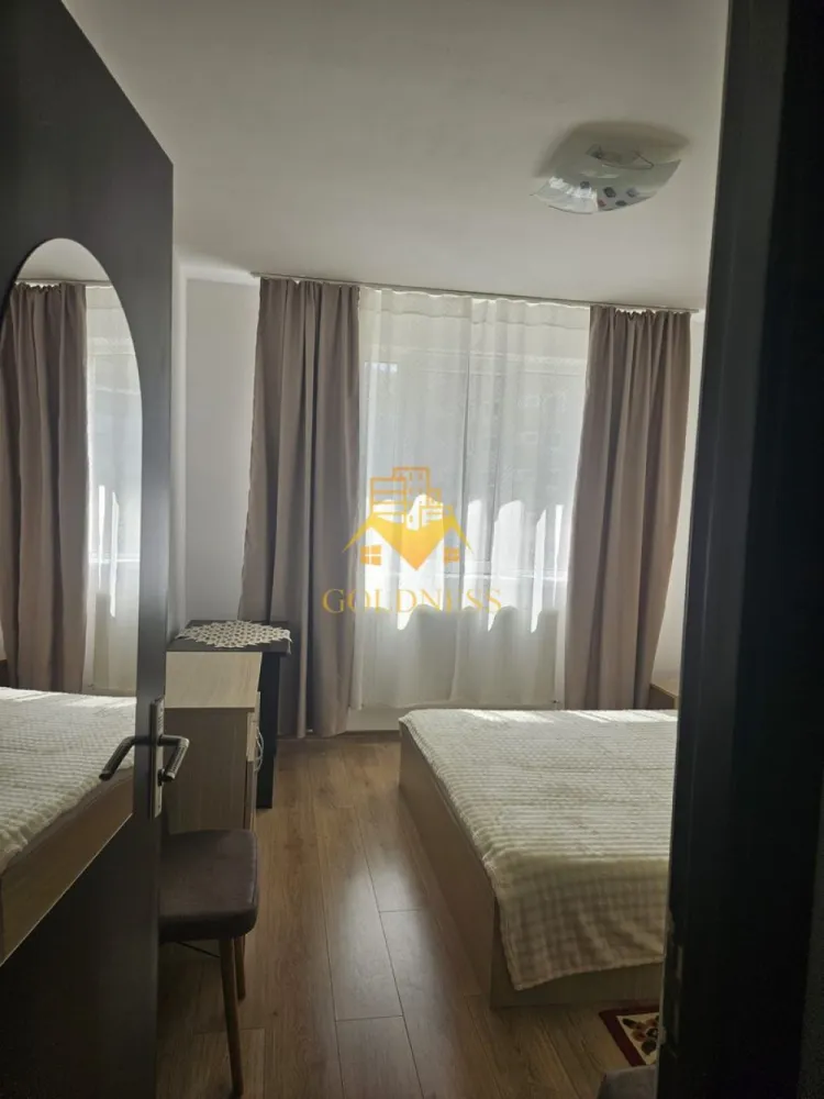 2 camere, modern, Gheorgheni Teodor Mihali Zona FSEGA Iulius Mall - GOLDNESS Imobiliare vă propune spre închiriere un apartament cu 2 camere complet mobilat și utilat, la etajul 3 într-un imobil de 4 etaje, în Cartierul Gheorgheni. Posibilitate de parcare in zona! Se află în apropierea stațiilor de transport în comun, magazine, restaurante, spații verzi, farmacii, etc. Apartamentul este compartimentat astfel: - dormitor cu pat matrimonial, dressing, noptiere - living cu bucatarie open space complet utilată și mobilată, canapea extensibilă, loc de servit masa - baie cu cabina de dus, calorifer port prosop și dulap pentru depozitare. Imobilul este dotat cu toate cele necesare- centrală proprie, frigider, aragaz, hotă, mașină de spălat haine, etc. Dacă sunteți interesați de acest apartament și doriți să îl vizionați, dar și pentru alte oferte nu ezitați să ne contactați telefonic sau prin e-mail. Vă stăm la dispoziție! Pentru intermediere se percepe un comision de 50% din prețul chiriei! }}