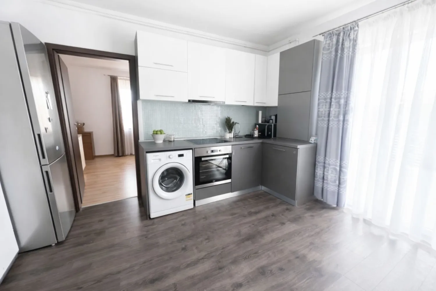 Apartament etaj 3 , zona centrala - Avem ceva rar: 68 mp utili + o terasă imensă de 65 mp! 🏡 2 dormitoare 🛋 Living open-space de 30 mp 👗 Dressing separat 🛁 Baie + hol spațios 🌇 Etaj 3 (mansardă) 🔥 Terasa e vedeta: perfectă pentru chill, grătar, jacuzzi sau seri la apus 💼 Ideal pentru locuit sau investiție 📍 Zonă bună, acces facil