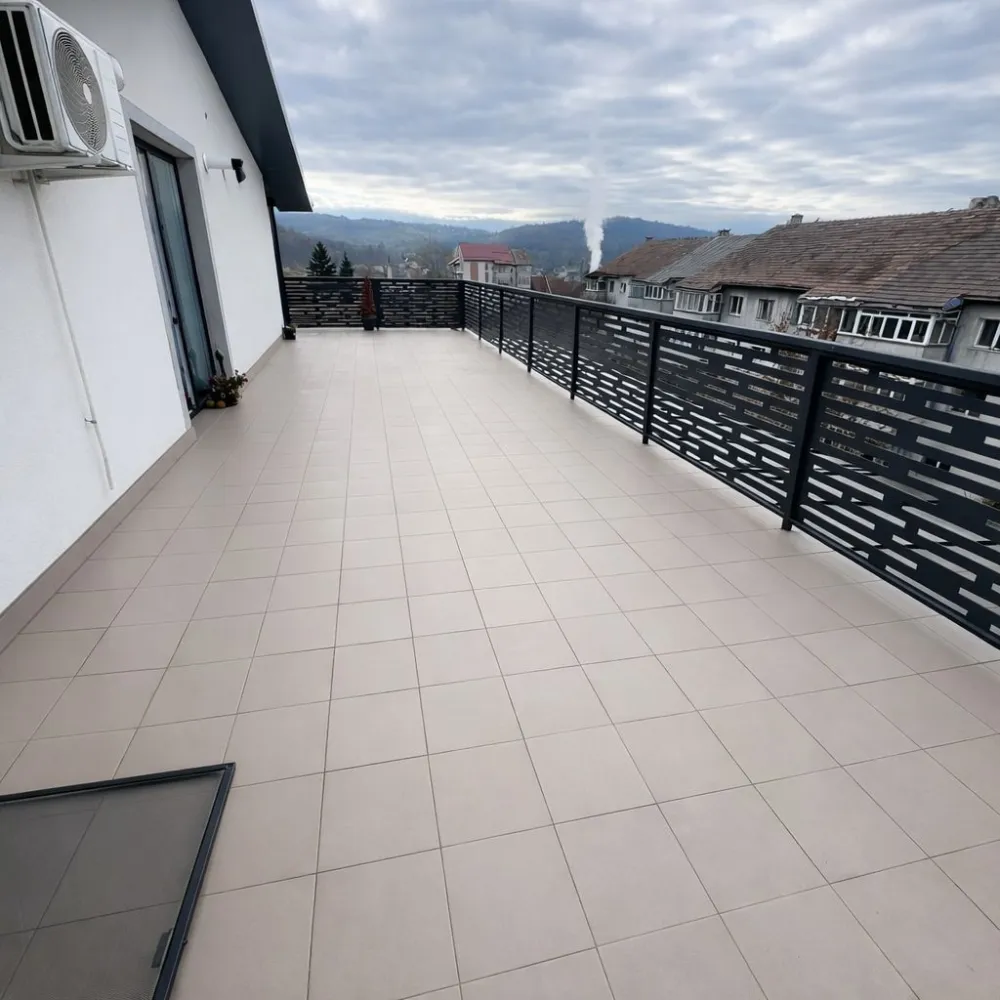 Apartament etaj 3 , zona centrala