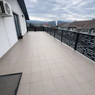 Apartament etaj 3 , zona centrala