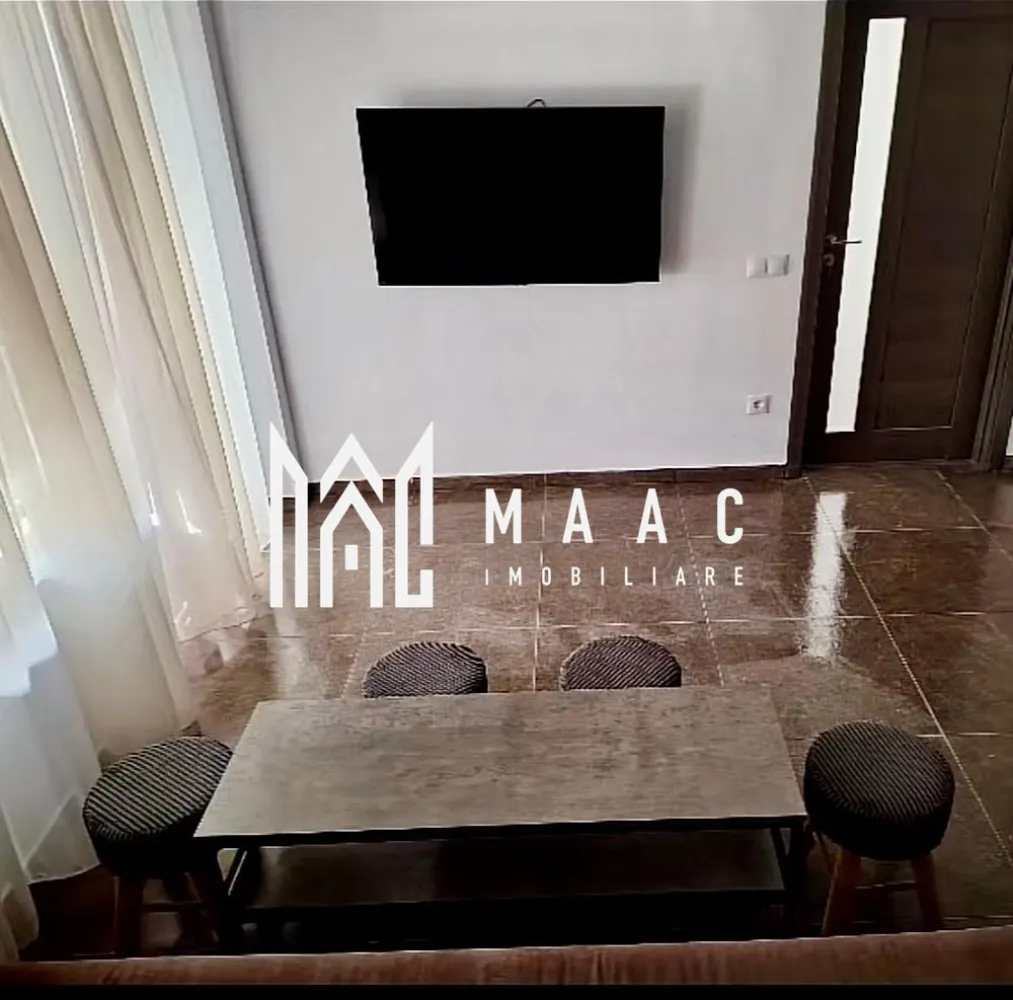 Apartament 2 camere I Decomandat I Selimbar, Str. Principesa Elisabeta - MAAC Imobiliare va propune spre vanzare un apartament modern cu 2 camere, decomandat, situat într-o zonă în plină dezvoltare din Șelimbăr, pe strada Principesa Elisabeta. Locuința are o suprafață utilă de 38,4 mp și este amplasată la etajul 2 din 3 al unui imobil nou, construit în anul 2025. Compartimentarea este eficientă și practică: living luminos cu acces către balcon dormitor confortabil bucătărie separată baie hol Un mare avantaj al proprietății este balconul generos de aproximativ 9 mp, cu acces atât din living, cât și din dormitor – ideal pentru relaxare. Apartamentul se vinde echipat cu electrocasnice de calitate superioară Bosch, oferind confort și eficiență încă de la mutare. În plus, proprietatea include două locuri de parcare, un beneficiu rar și foarte valoros. Avantaje: compartimentare decomandată imobil nou (2025) etaj intermediar balcon spațios cu dublu acces electrocasnice premium 2 locuri de parcare incluse Ideal pentru locuință personală sau investiție. Pentru mai multe detalii si programarea unei vizionari va rugam sa specificati ID: CP3044651. }}