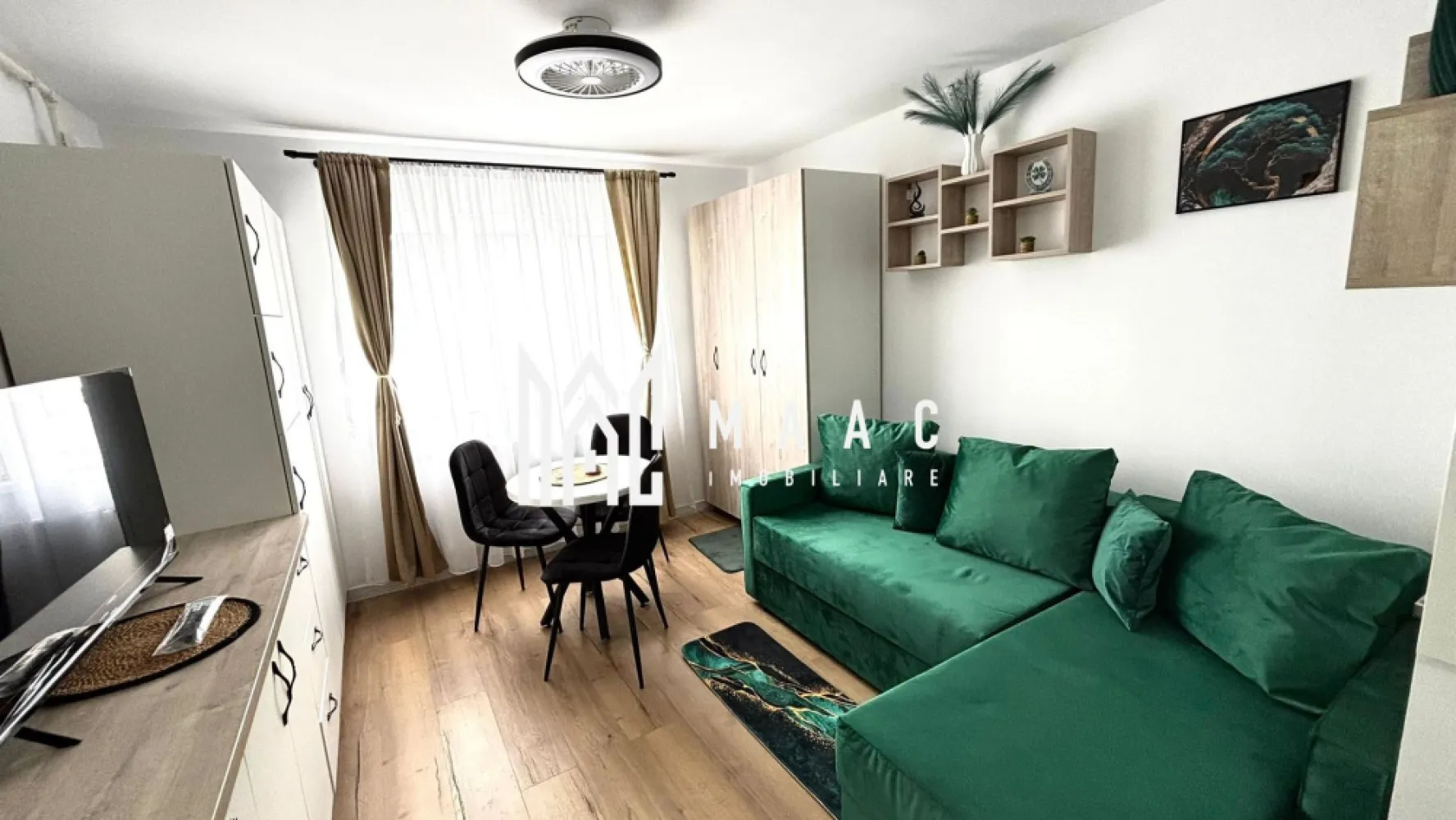 Garsonieră NOUĂ | Finisaje moderne | Mobilată/utilată | Lazaret - Maac Imobiliare prezintă spre vânzare o garsonieră open-space, situată în cartierul Lazaret, la parterul unui imobil cu 4 etaje, complet renovat.

Proprietatea are o suprafață utilă de 21 mp și se remarcă prin finisaje moderne și dotări de calitate, fiind ideală atât pentru locuit, cât și pentru investiție.

Renovări și îmbunătățiri:

instalații sanitare și electrice complet schimbate
finisaje moderne, totul nou

Dotări:

mobilier realizat pe comandă
mașină de spălat vase
mașină de spălat rufe cu uscător
combină frigorifică
plită și cuptor
hotă
centrală termică proprie
televizor

Garsoniera se vinde complet mobilată și utilată, fiind pregătită pentru mutare imediată, fără necesitatea unor investiții suplimentare.

Situată într-o zonă cu acces facil către magazine, transport public și alte puncte de interes.

O oportunitate excelentă pentru investiție sau pentru cei care își doresc un spațiu modern și eficient.

Pentru mai multe detalii sau pentru programarea unei vizionări, vă rugăm să ne contactați și să menționați ID-ul proprietății: CP3042883.