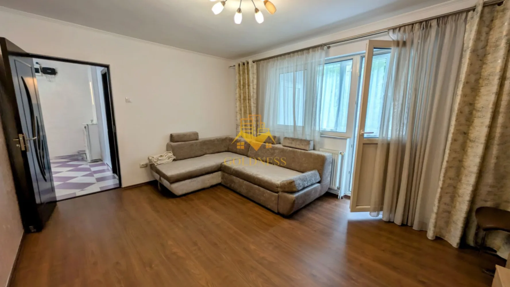 3 camere decomandate, Cartierul Manastur, Parcare, Mehedinti, Cioplea - GOLDNESS Imobiliare vă propune spre închiriere un apartament cu 3 camere decomandate, complet mobilat și utilat, la etajul 1 într-un imobil de 4 etaje , în cartierul Mănăștur. Apartamentul este compartimentat astfel: - Două camere, unde, în funcție de nevoile chiriașului, se pot adăuga corpuri de mobilier suplimentare; - O cameră dotată cu canapea extensibilă și dressing; - Baie cu cadă, calorifer port-prosop din inox și dulap pentru depozitare; - Bucătărie complet utilată și mobilată, cu loc de luat masa. Imobilul este dotat cu toate cele necesare - centrală proprie, mașină de spălat haine, frigider, etc. Se află în apropierea stațiilor de transport în comun, magazine, spații verzi, farmacii, etc. Dispune de loc de parcare ! Dacă sunteți interesați de acest apartament și doriți să îl vizionați, dar și pentru alte oferte sau detalii nu ezitați să ne contactați telefonic sau prin e-mail. Vă stăm la dispoziție! }}