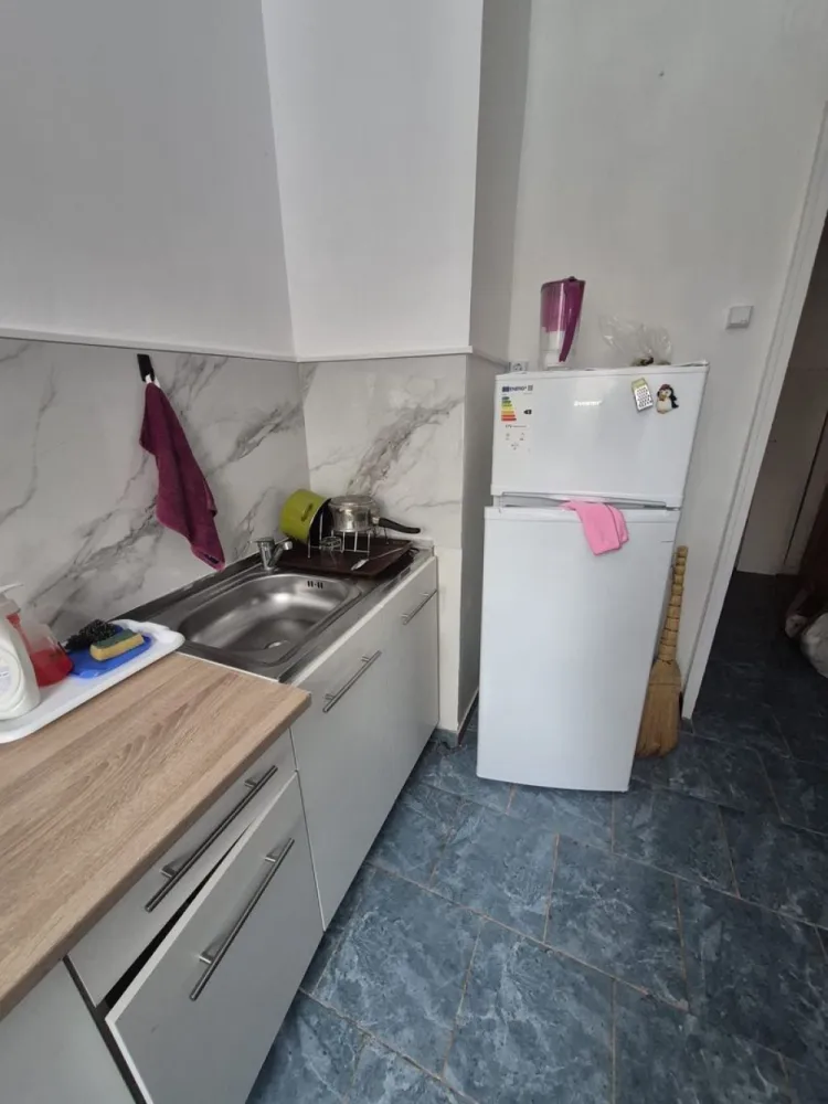 De inchiriat apartament 2 camere, Centru, 300 euro - Se oferă spre închiriere apartament cu 2 camere, situat în zona centrală, în zona Nespălată. Locuința este amplasată la etajul 1/4, fiind ideală pentru persoane care își doresc acces rapid la punctele de interes din oraș. Apartamentul este compartimentat eficient și oferă un spațiu confortabil pentru locuit. Prețul de închiriere este de 300 euro/lună. La incheierea contractului de inchiriere chiriasul va achita o chirie de 300 euro , o garantie de 300 euro si comisionul agentiei imobiliare. Pentru mai multe detalii sau pentru programarea unei vizionări, vă rugăm să ne contactați 0746.252.252 Liliana Ene. }}