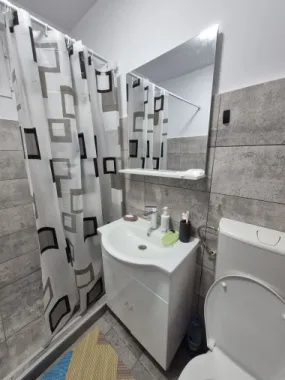 De inchiriat apartament 2 camere, Centru, 300 euro