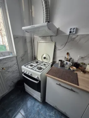 De inchiriat apartament 2 camere, Centru, 300 euro