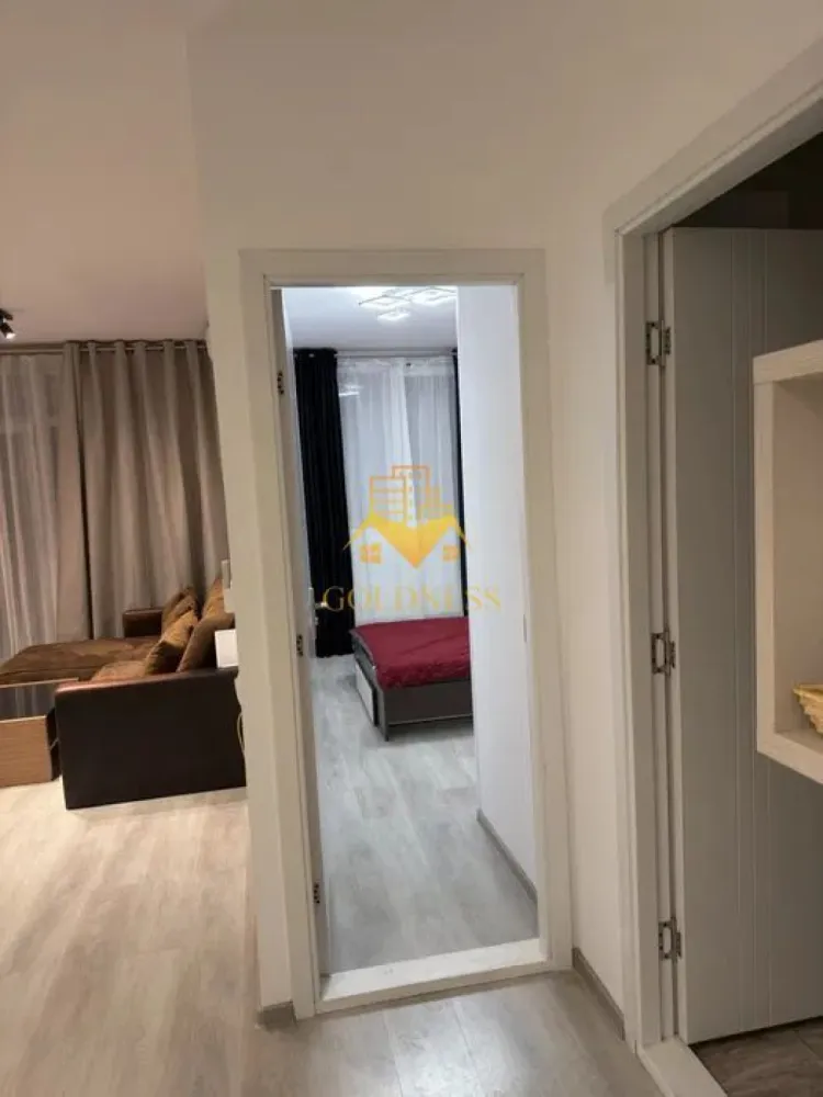 2 Camere Openspace, Petfriendly,Iris, Parcare, Auchan, Lidl, 18 Gym. - GOLDNESS Imobiliare vă propune spre închiriere un apartament cu 2 camere complet mobilat și utilat, la etajul 7 într-un imobil de 8 etaje, în Cartierul Iris. Parcare exterioara 50E lunar! Se află în apropierea stațiilor de transport în comun, magazine, restaurante, spații verzi, farmacii, etc. Apartamentul este compartimentat astfel: - dormitor cu pat matrimonial, dressing, noptiere - living cu bucatarie open space complet utilată și mobilată, canapea extensibilă, loc de servit masa - baie cu cada, calorifer port prosop și dulap pentru depozitare. - balcon 5 mp. Imobilul este dotat cu toate cele necesare- centrală proprie, frigider, aragaz, hotă, mașină de spălat haine, etc. Dacă sunteți interesați de acest apartament și doriți să îl vizionați, dar și pentru alte oferte nu ezitați să ne contactați telefonic sau prin e-mail. Vă stăm la dispoziție! Pentru intermediere se percepe un comision de 50% din prețul chiriei! }}