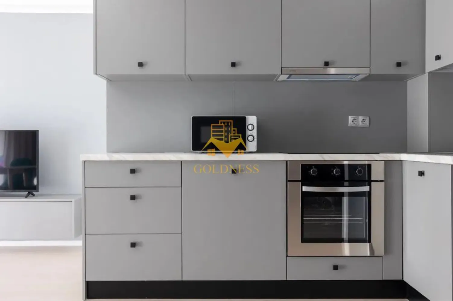 o camera,parcare, bloc nou, terasa,Manastur, West City, Calea Floresti - GOLDNESS Imobiliare vă propune spre închiriere un apartament cu o camera complet mobilat și utilat, la etajul 1 într-un imobil de 28 etaje, în cartierul Manastur. Apartamentul este compartimentat astfel: - living cu bucatarie open-space complet utilată, canapea extensibla, loc de servit masa, pat matrimonial - baie cu cabina de dus calorifer port prosop inox și dulap pentru depozitare. - balcon 5 mp. Imobilul este dotat cu toate cele necesare- centrală proprie, mașină de spălat haine, frigider, plită electrică, hotă, etc. Se află în apropierea stațiilor de transport în comun, magazine, restaurante, spații verzi, farmacii, etc. Se poate inchiria parcare subterana cu 50E Dacă sunteți interesați de acest apartament și doriți să îl vizionați, dar și pentru alte oferte sau detalii nu ezitați să ne contactați telefonic sau prin e-mail - goldnessimobiliare@gmail.com. Vă stăm la dispoziție! Pentru intermediere se percepe un comision de 50% din prețul chiriei! }}