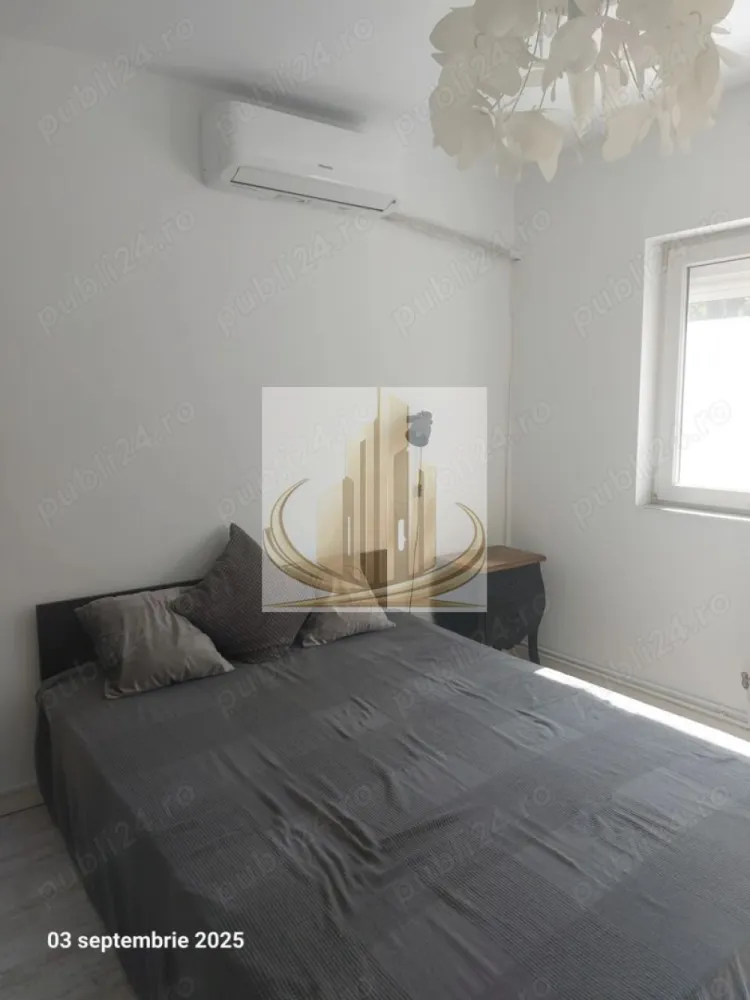 Apartament 2 camere decomandat, poziție excelentă – Zona Lunei - Grand Mobilis Imobiliare vă propune spre închiriere un apartament cu 2 camere decomandat, situat la etajul 1, în zona Lunei. Locuința are o suprafață utilă de 50 mp și dispune de centrală termică proprie, oferind confort și eficiență pe tot parcursul anului. Apartamentul este ideal atât pentru o familie, cât și pentru studenți, datorită poziționării excelente în apropierea centrelor universitare. Zona Lunei este apreciată pentru liniștea sa, dar și pentru accesibilitatea ridicată. În imediata apropiere se regăsesc numeroase facilități precum magazine, restaurante, terase și parcuri, ceea ce contribuie la un stil de viață confortabil și echilibrat. De asemenea, zona este foarte bine conectată la mijloacele de transport, facilitând deplasarea rapidă către orice punct de interes din oraș. Pentru mai multe detalii sau pentru programarea unei vizionări, echipa Grand Mobilis Imobiliare vă stă la dispoziție. ID intern CP3045115 }}