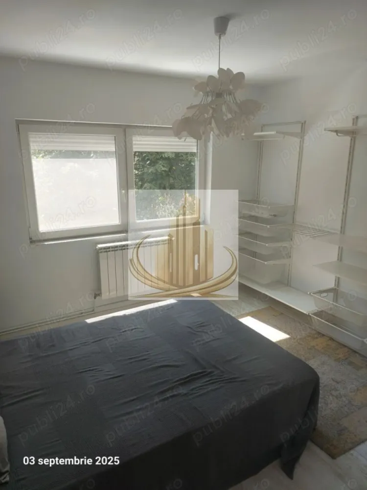 Apartament 2 camere decomandat, poziție excelentă – Zona Lunei - Grand Mobilis Imobiliare vă propune spre închiriere un apartament cu 2 camere decomandat, situat la etajul 1, în zona Lunei. Locuința are o suprafață utilă de 50 mp și dispune de centrală termică proprie, oferind confort și eficiență pe tot parcursul anului. Apartamentul este ideal atât pentru o familie, cât și pentru studenți, datorită poziționării excelente în apropierea centrelor universitare. Zona Lunei este apreciată pentru liniștea sa, dar și pentru accesibilitatea ridicată. În imediata apropiere se regăsesc numeroase facilități precum magazine, restaurante, terase și parcuri, ceea ce contribuie la un stil de viață confortabil și echilibrat. De asemenea, zona este foarte bine conectată la mijloacele de transport, facilitând deplasarea rapidă către orice punct de interes din oraș. Pentru mai multe detalii sau pentru programarea unei vizionări, echipa Grand Mobilis Imobiliare vă stă la dispoziție. ID intern CP3045115 }}