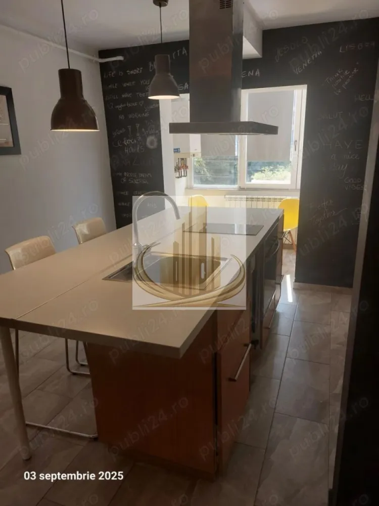 Apartament 2 camere decomandat, poziție excelentă – Zona Lunei - Grand Mobilis Imobiliare vă propune spre închiriere un apartament cu 2 camere decomandat, situat la etajul 1, în zona Lunei. Locuința are o suprafață utilă de 50 mp și dispune de centrală termică proprie, oferind confort și eficiență pe tot parcursul anului. Apartamentul este ideal atât pentru o familie, cât și pentru studenți, datorită poziționării excelente în apropierea centrelor universitare. Zona Lunei este apreciată pentru liniștea sa, dar și pentru accesibilitatea ridicată. În imediata apropiere se regăsesc numeroase facilități precum magazine, restaurante, terase și parcuri, ceea ce contribuie la un stil de viață confortabil și echilibrat. De asemenea, zona este foarte bine conectată la mijloacele de transport, facilitând deplasarea rapidă către orice punct de interes din oraș. Pentru mai multe detalii sau pentru programarea unei vizionări, echipa Grand Mobilis Imobiliare vă stă la dispoziție. ID intern CP3045115 }}