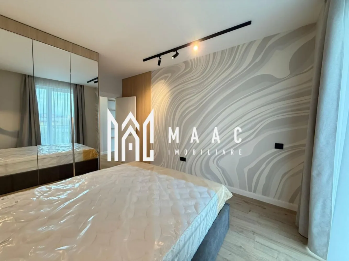 Apartament 3 camere nou | Garaj | Balcon | Boxa | Central