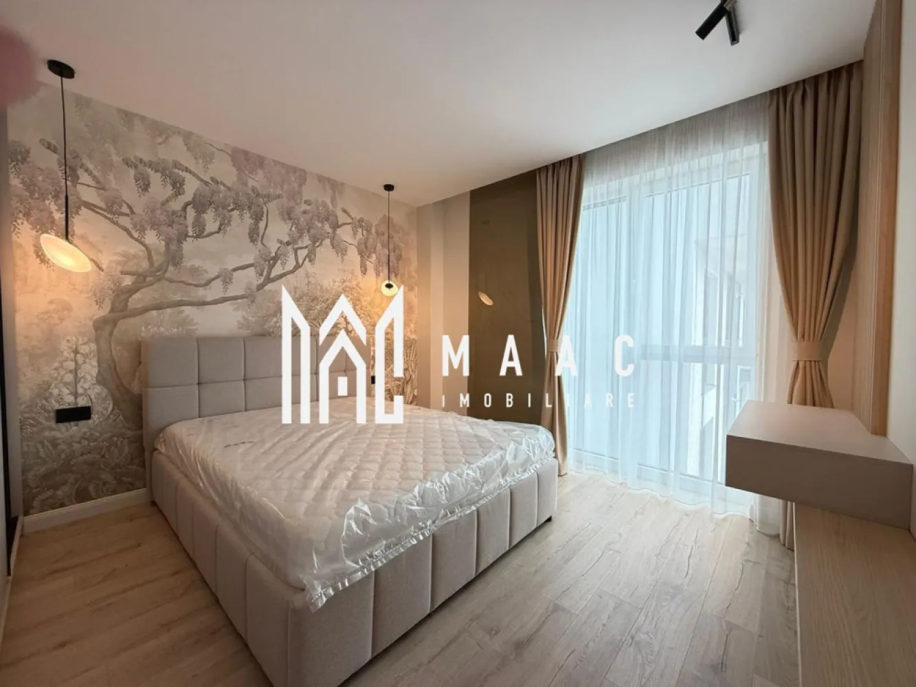 Apartament 3 camere nou | Garaj | Balcon | Boxa | Central