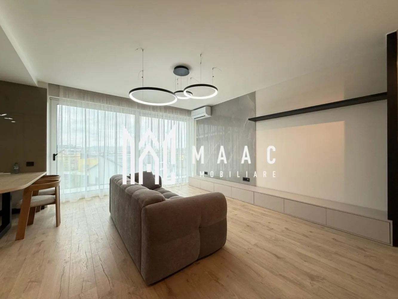 Apartament 3 camere nou | Garaj | Balcon | Boxa | Central