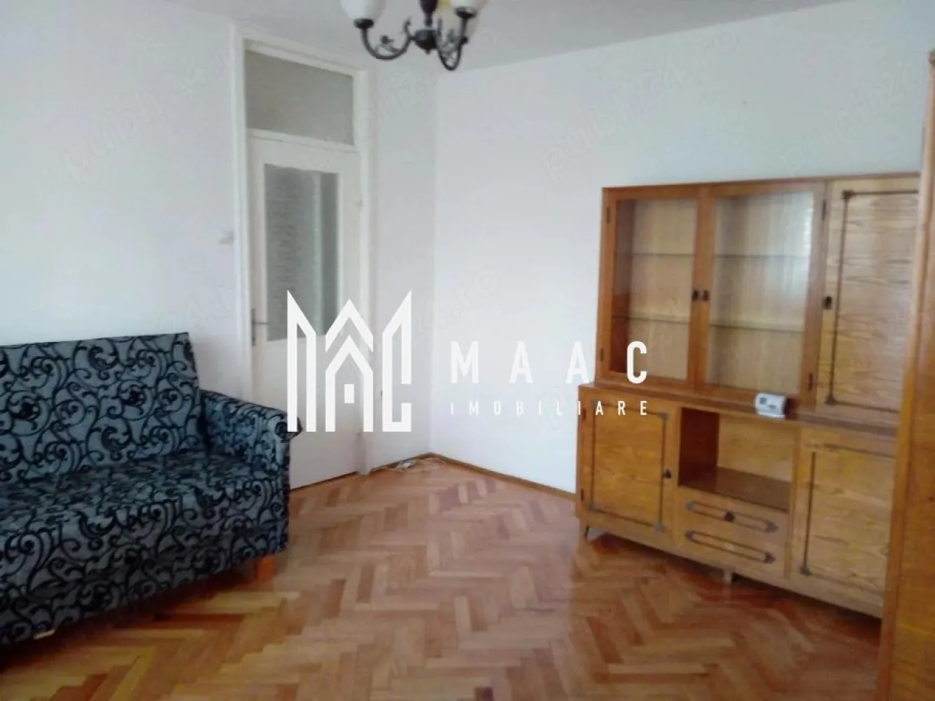 Apartament 3 camere | Etaj 3 | Balcon Inchis | 55 MPU | M. Viteazu - Apartament 3 camere de vânzare Sibiu – etaj 3 – balcon închis – pretabil investiție

MAAC Imobiliare vă propune spre vânzare un apartament cu 3 camere, situat la etajul 3, într-un imobil construit în 1987, într-o zonă bine conectată din Sibiu.
Locuința este potrivită atât pentru locuit, cât și pentru investiție (închiriere), datorită compartimentării și poziționării.

Detalii apartament
3 camere
Etaj: 3
An construcție: 1987
Compartimentare:
bucătărie separată
living
2 dormitoare
baie cu geam
cămară
balcon închis
Dotări și avantaje
Baie cu geam – ventilație naturală
Balcon închis – spațiu suplimentar
Compartimentare practică
Potrivit pentru renovare și personalizare
Avantaje locație
Aproape de mijloace de transport în comun
Acces rapid către magazine și facilități
Zonă potrivită pentru închiriere
Potrivit pentru investiție (randament bun la închiriere)

Pentru detalii suplimentare, consultanță sau programarea unei vizionări, va rugăm să ne contactati specificand ID: CP3041384