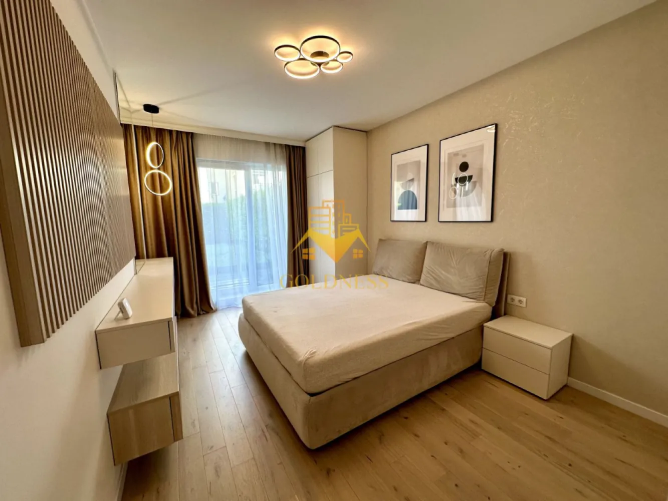 2 camere LUX, Semi Central, Gradina, Record Park, Parcare, The Office - GOLDNESS Imobiliare vă propune spre închiriere un apartament cu 2 camere complet mobilat și utilat, la Parter într-un imobil de 5 etaje, situat Semi Central în complex rezidențial Record Park. Dispune de loc de parcare subterana. Se află în apropierea stațiilor de transport în comun, magazine, restaurante, spații verzi, farmacii, etc. Apartamentul este compartimentat astfel: - dormitor cu pat matrimonial, dressing, noptiere - living cu canapea extensibilă - bucătărie complet open space utilată și mobilată, loc de servit masa - baie cu cabina de dus, calorifer port prosop și dulap pentru depozitare. - gradina privata 77 mp. Imobilul este dotat cu toate cele necesare- centrală pe imobil cu contorizare separată, frigider, aragaz, hotă, mașină de spălat haine și vase, etc. Dacă sunteți interesați de acest apartament și doriți să îl vizionați, dar și pentru alte oferte nu ezitați să ne contactați telefonic sau prin e-mail. Vă stăm la dispoziție! Pentru intermediere se percepe un comision de 50% din prețul chiriei! }}