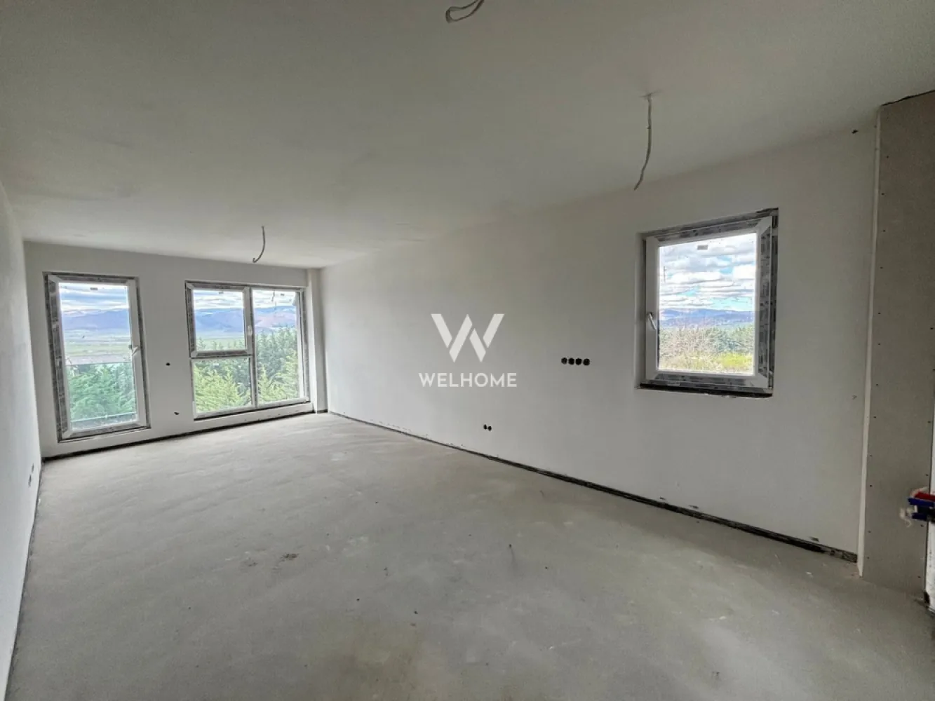 Apartament 3 camere – Cristian,Sibiu - ❗ COMISION 0% pentru cumpărător! 🔥 OFERTĂ LIMITATĂ!! Doar în APRILIE – 2 LOCURI DE PARCARE! La achiziție primești: 🚗 1 loc de parcare inclus în preț 🎁 ÎNCĂ 1 loc de parcare BONUS (doar în luna aprilie) 🏡 3 camere | 61 mp | 2 băi | Cristian 📐 61 mp utili 🛏 3 camere decomandate 🛁 2 băi 🌞 Living + bucătărie open-space (24 mp) ❄️ Încălzire cu pompă de căldură 🌄 Dacă îți dorești un loc aproape de natură, cu aer curat și priveliște către munți chiar de pe balcon, acesta este apartamentul ideal pentru tine. 📋 Compartimentare: Dormitor matrimonial – 13,6 mp Dormitor secundar – 12 mp Hol + spații depozitare 📍 Cristian – zonă liniștită, aproape de Sibiu 💰 90.000€+TVA – semifinisat 💰 100.000€+TVA – la cheie 📞 0743292794 ⚡ Profită acum – apartamentele cu 2 locuri de parcare incluse se dau rapid! }}