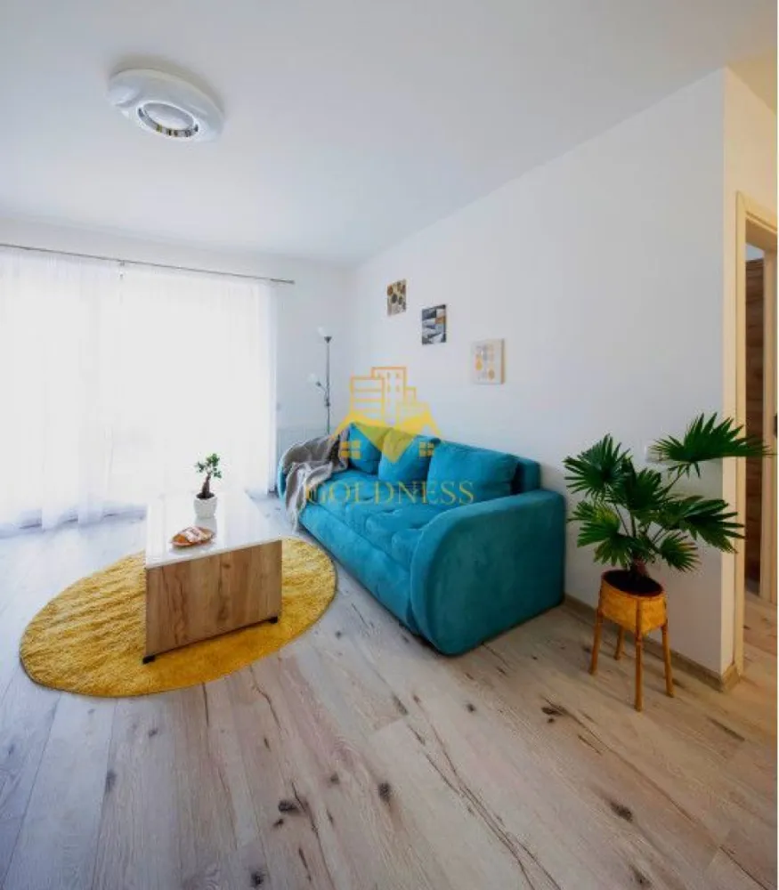 2 camere, Pet Friendly, parcare, Horea, Centru, Facultatea de Business - GOLDNESS Imobiliare vă propune spre închiriere un apartament cu 2 camere complet mobilat și utilat, la etajul 1 într-un imobil de 5 etaje, în zona centrala, aproape de Facultatea de Business. Dispune de loc de parcare subterana! Apartamentul este compartimentat astfel: - dormitor cu pat matrimonial, dressing, noptiere, birou - living cu bucatarie open-space complet utilată, canapea extensibilă, loc de servit masa - baie cu cabina de dus, calorifer port prosop inox și dulap pentru depozitare. - balcon de 5 mp. Imobilul este dotat cu toate cele necesare- centrală proprie, mașină de spălat haine, masina de spalat vase, frigider, plită electrică, hotă, etc. Se află în apropierea stațiilor de transport în comun, magazine, restaurante, spații verzi, farmacii, etc. Pentru intermediere se percepe un comision de 50% din prețul chiriei! Dacă sunteți interesați de acest apartament și doriți să îl vizionați, dar și pentru alte oferte sau detalii nu ezitați să ne contactați telefonic sau prin e-mail - goldnessimobiliare@gmail.com. Vă stăm la dispoziție! }}