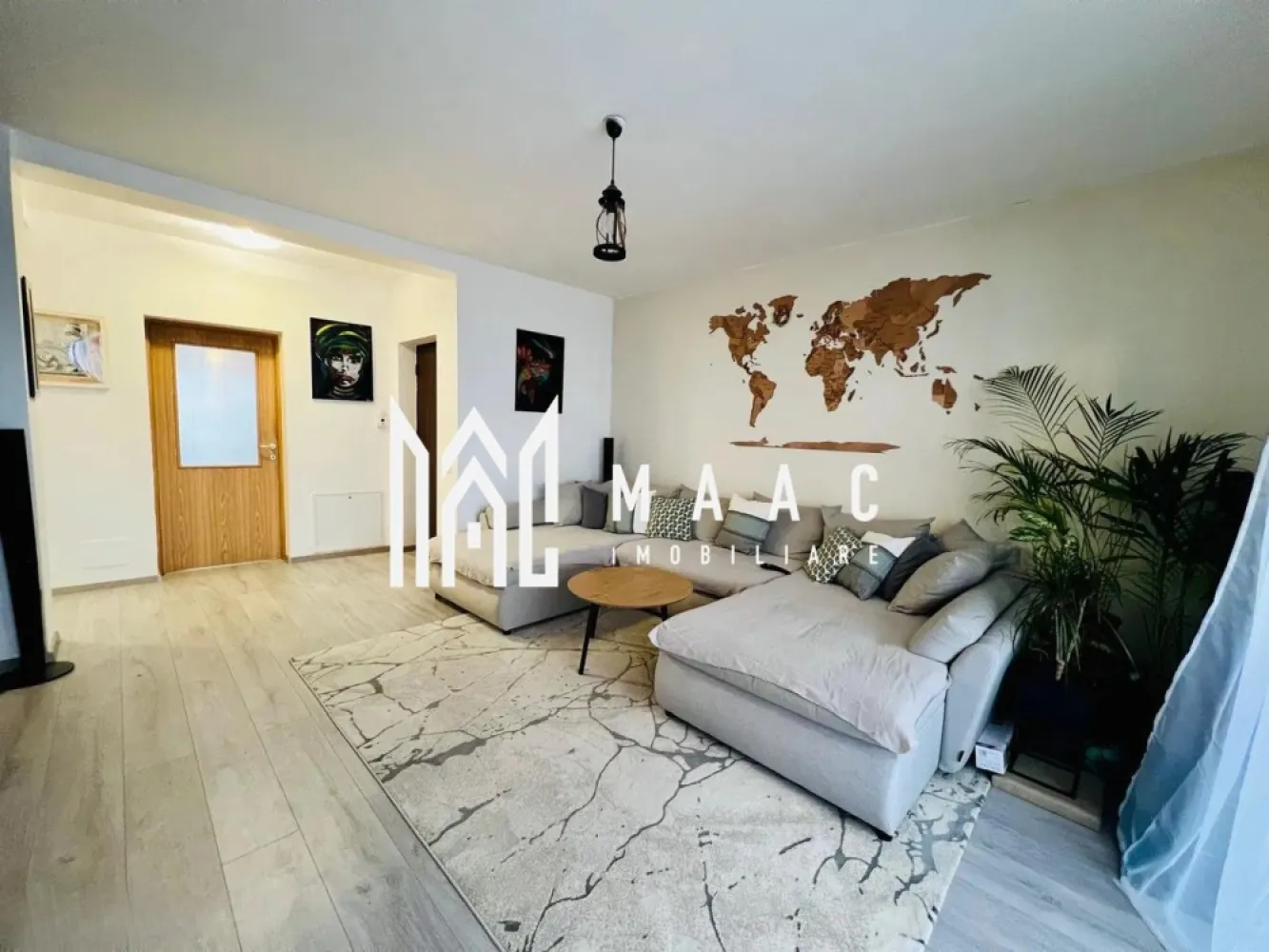 Apartament 3 camere | Terasa | 67 MPU | Parcare | Selimbar - MAAC Imobiliare vă prezintă spre vânzare un apartament cu 3 camere, situat la parterul unui imobil cu regim redus de înălțime, în Șelimbăr. Caracteristici: Apartament cu 3 camere, ideal pentru familie sau investiție. Suprafață utilă de 67 mp. Situat la parter într-un imobil cu 2 etaje. Balcon de 14 mp. Două locuri de parcare incluse. Locuința se vinde complet mobilată și utilată. Compartimentare:: Hol de acces. Living luminos. Bucătărie separată. 2 dormitoare. Baie dotată cu cadă și geam de aerisire. Balcon mare. Dotări și confort: Centrală termică proprie. Încălzire prin calorifere. Spațiu bine compartimentat și luminos. Mobilier și electrocasnice incluse, fără necesitatea unor investiții suplimentare. Avantaje locație Zonă liniștită, în plină dezvoltare. Aproape de magazine, mijloace de transport și alte facilități. Pentru mai multe detalii precizati telefonic ca ati vazut anuntul cu ID: CP2984628 }}