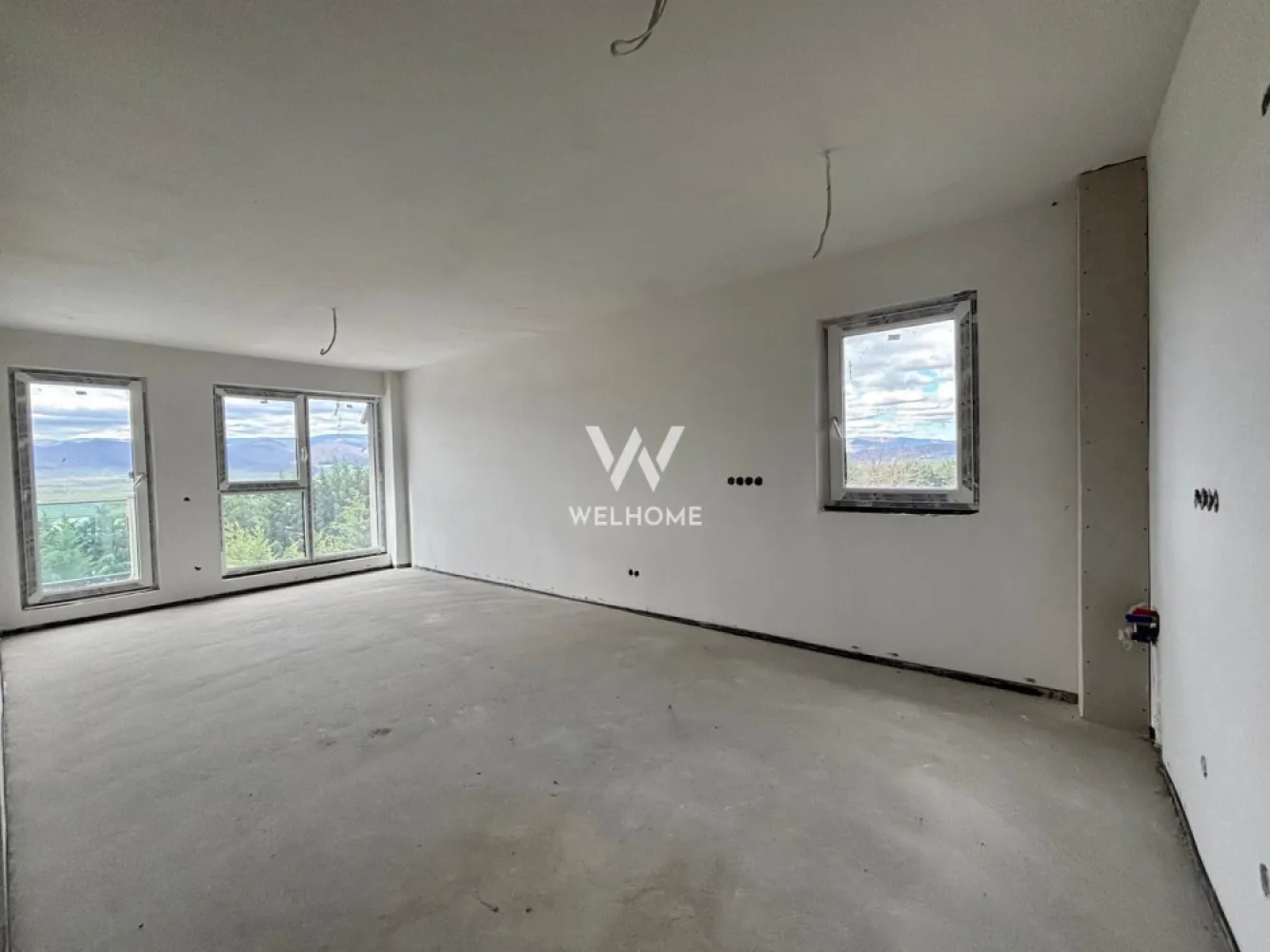 Apartament 3 camere cu gradina – Sibiu, Cristian - Apartament 3 camere cu grădină proprie – Cristian (lângă Sibiu) COMISION 0% pentru cumpărător! OFERTĂ LIMITATĂ – DOAR ÎN LUNA APRILIE: la achiziționarea unui apartament primești 2 locuri de parcare – unul inclus în preț și al doilea BONUS! ⸻ Dacă îți dorești să trăiești în mijlocul naturii, într-un loc unde liniștea face parte din rutina ta zilnică, acesta este apartamentul potrivit pentru tine. Te bucuri de aer curat, spațiu verde și un ambient relaxant, fără să renunți la confortul modern. Descoperă un apartament modern, perfect pentru un stil de viață echilibrat, situat într-un complex rezidențial nou din Cristian, la doar câteva minute de Sibiu. Ideal pentru familii, cupluri sau investiție! Detalii principale: * Suprafață utilă: 61 mp * Compartimentare decomandată * 3 camere | 2 băi complet utilate * Încălzire prin pompă de căldură – eficiență și costuri reduse * Grădină privată de 50 mp – spațiu ideal pentru relaxare Compartimentare: * Living + bucătărie open-space (24 mp) – spațiu luminos și aerisit * Dormitor matrimonial (13,6 mp) * Dormitor secundar (12 mp) * 2 băi moderne (una cu geam) * Hol cu spații de depozitare Prețuri: * 100.000 € + TVA – semifinisat * 110.000 € + TVA – la cheie Locuința perfectă pentru cei care vor confort, liniște și un spațiu exterior propriu! 📞 Programează o vizionare: 0743 292 794 – Cosmin }}