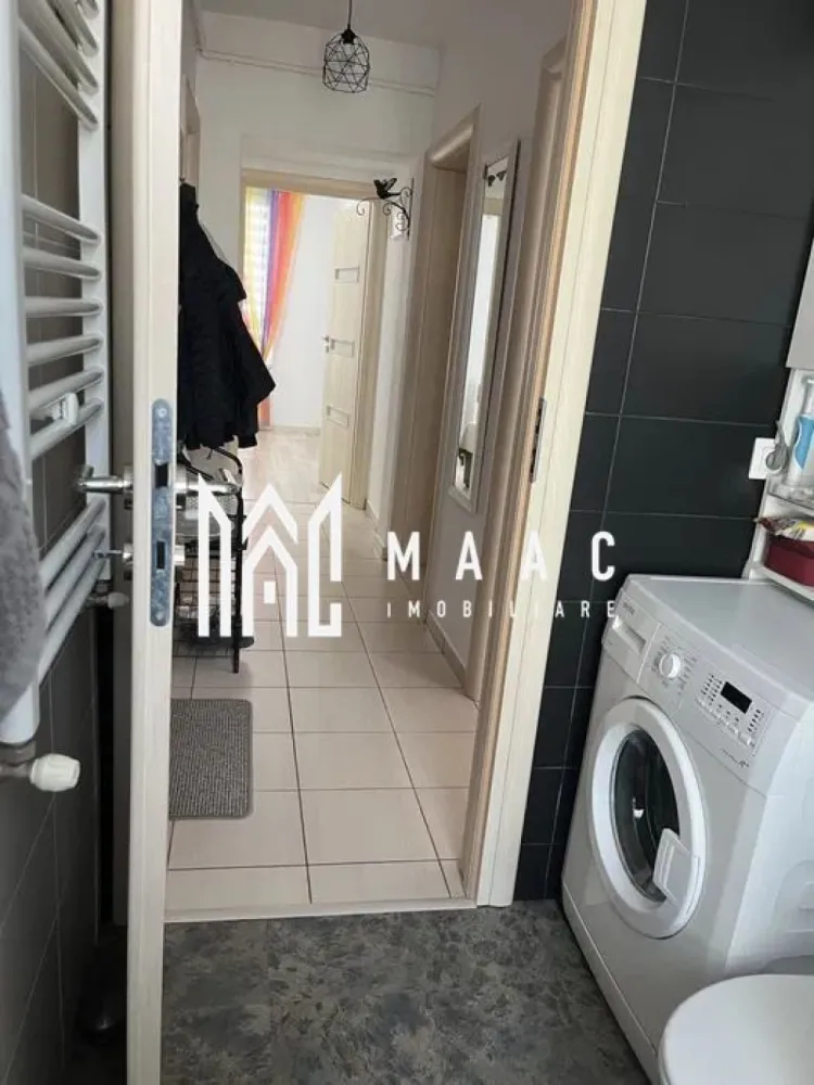 Apartament 3 camere | Etaj 2 | Balcon | Arhitectilor - MAAC Imobiliare vă prezintă spre vânzare un apartament cu 3 camere, situat la etajul 2 din 3 în zona Cartierul Arhitecților. Caracteristici: Apartament decomandat. Suprafață utilă de 56 mp. Situat la etajul 2. Imobil construit în anul 2016. Loc de parcare privat inclus în preț. Compartimentare: Hol de acces. Living cu bucătărie open space. 2 dormitoare. 2 băi, dintre care una dotată cu cadă și geam de aerisire. Balcon de 3,85 mp. Dotări și finisaje: Centrală termică proprie. Încălzire prin calorifere. Spații bine organizate și luminoase. Avantaje locație În apropiere se află magazine, spații de joacă și stații de autobuz. Pentru mai multe detalii precizati telefonic ca ati vazut anuntul cu ID: CP2982192