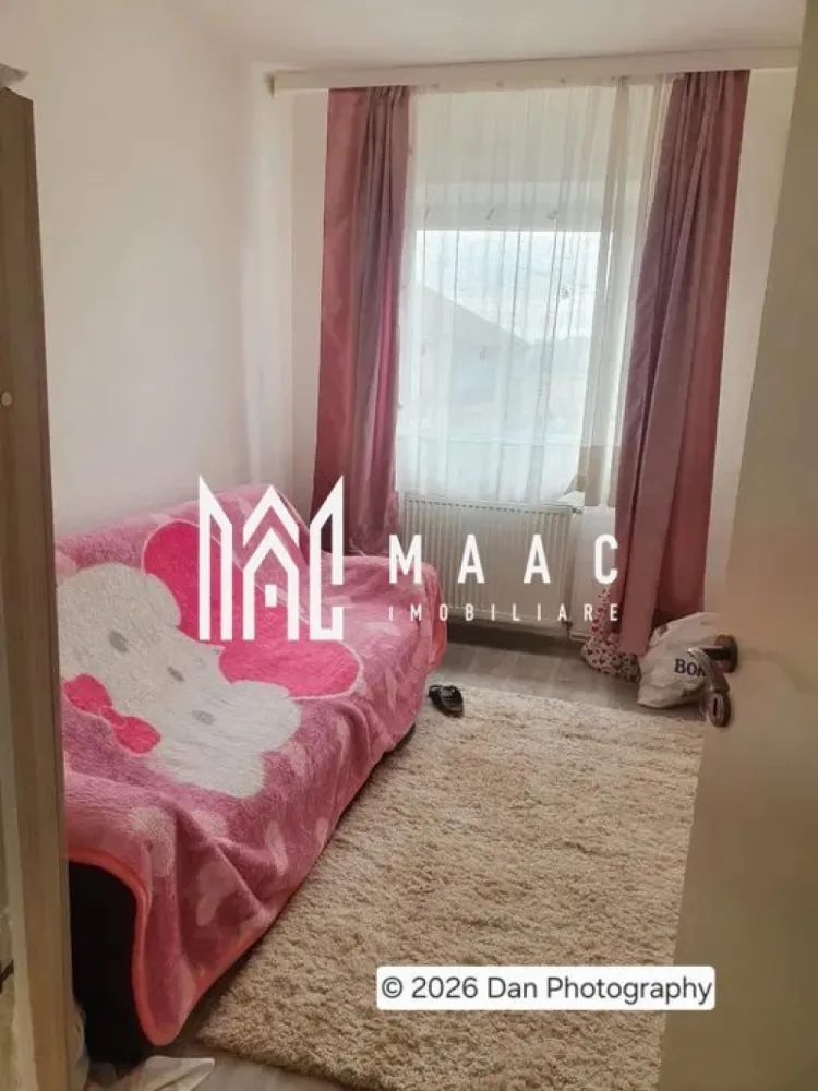 Apartament 3 camere | Balcon | Pivnita | Zona Rahovei - MAAC Imobiliare vă propune spre vânzare un apartament cu 3 camere, situat în zona Rahovei la etajul 4 din 5 (ultimul fiind mansarda).

Caracteristici:
Suprafață utilă: 55 mp
Compartimentare: living, 2 dormitoare, bucătărie separată, hol, baie dotata cu cada.
2 balcoane 
Pivniță generoasă la subsol.

Dotări și beneficii:
Geamuri termopan
Centrală termică proprie cu calorifere
Apartamentul se vinde complet mobilat și utilat, pregătit pentru mutare fără investiții suplimentare.

Localizare și facilități:
Zona oferă acces rapid la parcare supraetajată, școli, grădinițe, farmacii, mijloace de transport în comun, supermarketuri, bănci și centre comerciale

Pentru mai multe detalii precizati telefonic ca ati vazut anuntul cu ID: CP2971939