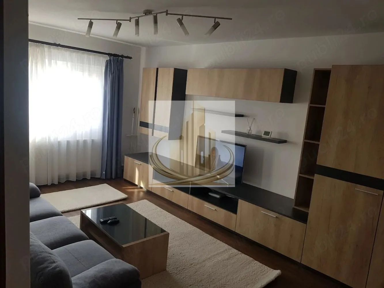 🏡Apartament 2camere, decomandat, 60 mp - 🏡 Apartament 2 camere de închiriat – Zona Girocului Se închiriază apartament cu 2 camere, confortabil și primitor, ideal pentru o persoană sau un cuplu. ✔ Apartament decomandat ✔ Suprafață generoasă de 60 mp ✔ 2 balcoane (orientări diferite – lumină naturală pe tot parcursul zilei) ✔ Complet mobilat și utilat ✔ Centrală proprie + aer condiționat ✔ Renovat recent 📍 Situat într-o zonă foarte bună și liniștită, în apropiere de Biserica Martirilor, la etajul 4 din 5. 🚗 În zonă sunt numeroase locuri de parcare. 🛒 Acces facil către principalele artere: Bd. Lidia și Str. Martirilor. 📌 În apropiere: Profi, Prospero, Lidl, Kaufland. 📅 Disponibil din: 01.05.2026 💶 Preț: 400 €/lună 📞 Pentru mai multe detalii sau vizionare, nu ezitați să mă contactați! }}