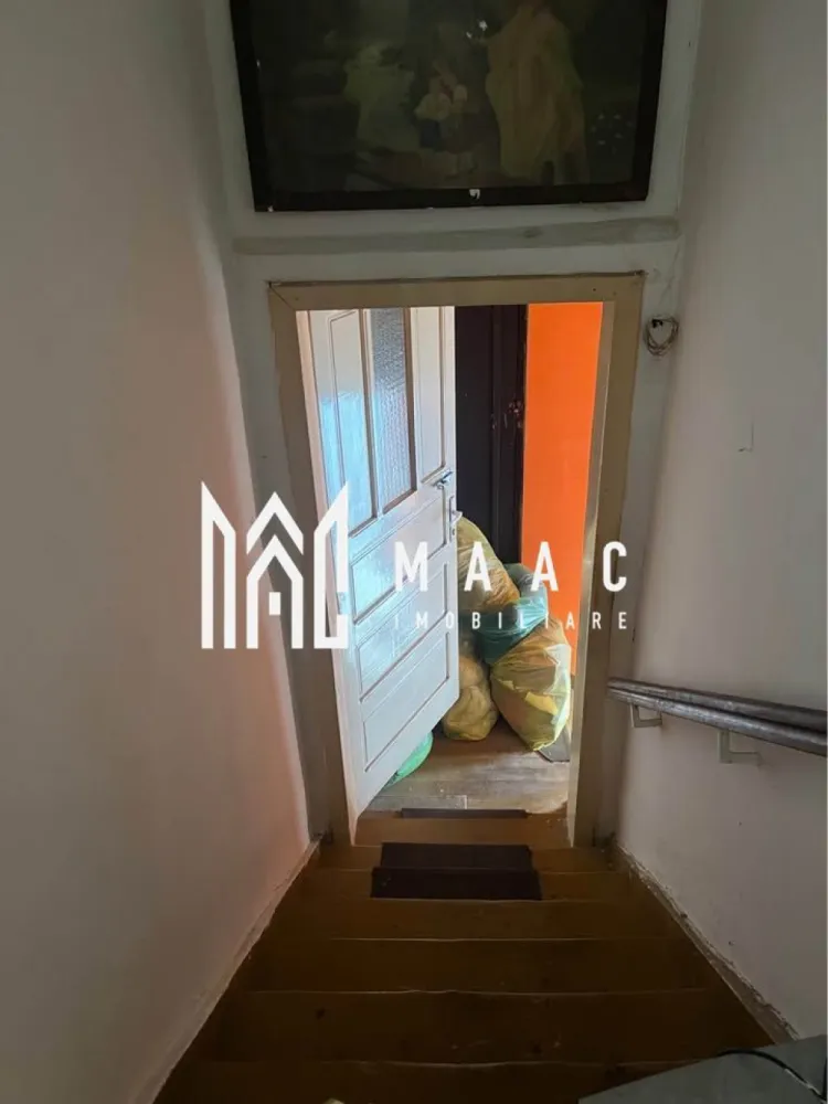Apartament la casă | Curte comună | Pivniță | Cisnădie - Maac Imobiliare prezintă un apartament la casă situat în orașul Cisnădie, ideal pentru locuit sau investiție. Locuința este bine compartimentată și dispune de o suprafață utilă de 46 mp, fiind compusă din: Cameră spațioasă – 15,63 mp Bucătărie + living – 18,05 mp Baie – 8,08 mp Hol cu scară de acces – 3,67 mp Pivniță – 4,80 mp Imobilul beneficiază de curte comună, oferind acces facil și un cadru liniștit, specific locuințelor la casă. Proprietatea este potrivită pentru o persoană sau un cuplu care își dorește confortul unei locuințe la curte, într-o zonă mai aerisită, dar cu acces rapid către Sibiu. Pentru mai multe detalii precizati telefonic ca ati vazut anuntul cu ID: CP3044535 }}