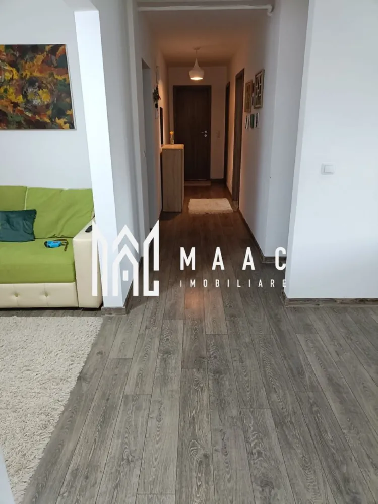 Apartament 3 camere | Gradina 44 MP | Parcare | Arhitectilor - MAAC Imobiliare vă prezintă un apartament cu 3 camere și grădină proprie, situat în Cartierul Arhitecților. Caracteristici: Apartament cu 3 camere, decomandat. Situat la parterul unei vile de 3 etaje și un total de 6 apartamente. Construcție din cărămidă, realizată în anul 2018. Clasă energetică A. Suprafață utilă de 74,52 mp. Renovat complet în anul 2025. Compartimentare: Două holuri, care asigură o separare eficientă a spațiilor. Living cu bucătărie open space, cu acces direct către grădină. Două dormitoare. Două băi, ideal pentru confortul unei familii. Dotări și confort: Apartamentul se vinde complet mobilat și utilat. Centrală termică proprie cu calorifere. Instalație completă pentru șemineu, cu sistem Schiedel. Avantaje și facilități: Loc de parcare privat inclus. Acces rapid către oraș și către mijloacele de transport în comun. Apropiere de magazine și centre comerciale precum Lidl și Kaufland. Pentru mai multe detalii precizati telefonic ca ati vazut anuntul cu ID: CP2911364 }}