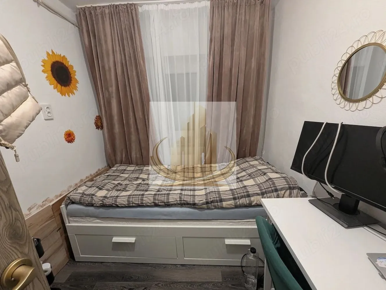 🔑 2 Camere | Compartimentare Eficientă | Lipovei | Aproape de Iulius - Grand Mobilis Imobiliare vă propune spre vânzare un apartament cu 2 camere, situat în zona Lipovei, Timișoara, în apropiere de Lidl – strada Martir Alexandru Grama. Proprietatea se remarcă printr-o compartimentare optimizată, fiind adaptată inteligent pentru a oferi funcționalitate maximă într-un spațiu compact. 📐 Detalii proprietate: Suprafață utilă: 43 mp Etaj: 2 Compartimentare modificată: 2 dormitoare (camera din mijloc transformată în al doilea dormitor) Bucătărie amenajată pe balcon Baie cu cadă (fără geam) 🏢 Dotări și beneficii: Centrală proprie – confort termic eficient Aer condiționat Se vinde mobilat și parțial utilat Apartament îngrijit, gata de mutare 📍 Locație – marele avantaj: Zonă bine conectată, cu acces rapid către oraș În apropiere: magazine, școli, farmacii Mijloace de transport la îndemână Acces facil către principalele artere ale orașului La doar câteva minute de Iulius Town 💼 Potrivit pentru: ✔️ Familii, datorită compartimentării eficiente ✔️ Investitori, având în vedere randamentul ridicat de închiriere din zonă 📅 Disponibil din luna iunie 🏦 Se acceptă achiziția prin credit bancar 💰 Preț: 97.900 € (ușor negociabil) 📞 Pentru mai multe detalii sau programarea unei vizionări, echipa Grand Mobilis Imobiliare vă stă la dispoziție! ID Intern: CP3046452 }}