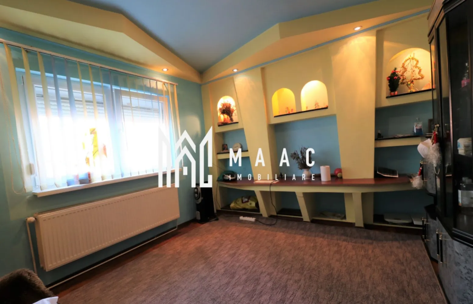 Apartament 2 camere | 60 mp | Terezian | Parter - MAAC Imobiliare vă propune spre vânzare un apartament cu 2 camere, situat în zona Terezian din Sibiu – o alegere ideală pentru cei care își doresc confort, spațiu și acces facil către toate punctele de interes ale orașului.

Cu o suprafață utilă de 60 mp, locuința impresionează prin compartimentarea eficientă și atmosfera primitoare, fiind potrivită atât pentru rezidență proprie, cât și ca investiție sigură. Apartamentul este compus dintr-un living generos, dormitor luminos, bucătărie separată, baie, hol și beneficiază de pivniță – un spațiu suplimentar util pentru depozitare.

Amplasarea în zona Terezian aduce un plus de valoare proprietății, datorită accesului rapid către centre comerciale, mijloace de transport, școli și alte facilități urbane esențiale.

Pentru mai multe detalii sau pentru programarea unei vizionări, vă rugăm să menționați la telefon numărul de identificare al ofertei: CP3046527.