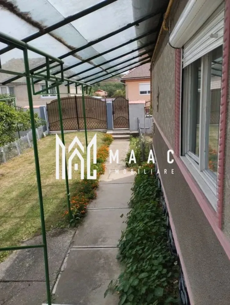 Casă 4 dormitoare | Curte și grădină | 29 km de Sibiu | Utilități complete - MAAC Imobiliare vă propune spre vânzare o casă situată la 29 km de Sibiu, ideală pentru cei care își doresc liniște, spațiu și un stil de viață aproape de natură. Detalii proprietate Casă izolată termic exterior Utilități complete: gaz, electricitate, apă curentă, canalizare Încălzire cu centrală proprie Curte generoasă + anexe gospodărești Compartimentare 4 dormitoare Bucătărie Cămară Baie 2 holuri la intrare 2 pivnițe — ideale pentru depozitare Exterior Grădină cu pomi fructiferi și viță de vie Curte mare, potrivită pentru relaxare sau activități gospodărești Anexe utile pentru depozitare sau creșterea animalelor Avantaje Zonă liniștită, departe de agitația orașului Toate utilitățile disponibile Spațiu generos interior și exterior Ideală pentru familie sau casă de vacanță 📞 Contactează-ne pentru mai multe detalii sau pentru a programa o vizionare, menționează CP2965788! }}