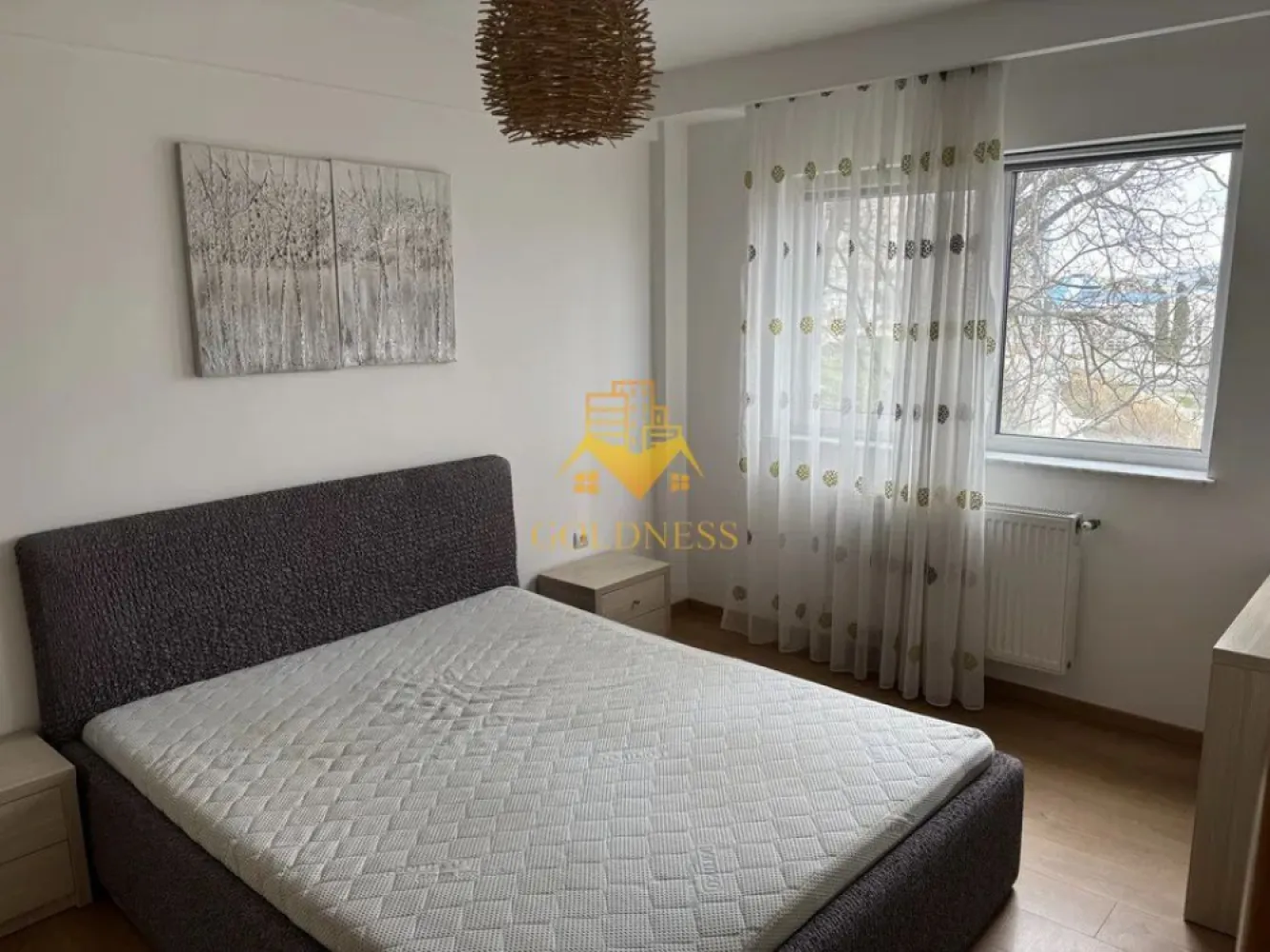 3 Camere Openspace, Zorilor, Parcare, UMF, UTCN, Golden Tulip,Panemar - GOLDNESS Imobiliare vă propune spre închiriere un apartament cu 3 camere complet mobilat și utilat, la etajul 1 într-un imobil de 6 etaje, în Cartierul Zorilor. Garaj inclus! Se află în apropierea stațiilor de transport în comun, magazine, restaurante, spații verzi, farmacii, etc. Apartamentul este compartimentat astfel: - dormitor cu pat matrimonial, dressing, noptiere - dormitor cu pat matrimonial, dressing, noptiere, birou - living cu bucatarie open space complet utilată și mobilată, canapea extensibilă, loc de servit masa - baie cu dus walk-in, calorifer port prosop și dulap pentru depozitare. - baie cu dus walk-in, calorifer port prosop și dulap pentru depozitare. - terasa de 8 mp. Imobilul este dotat cu toate cele necesare- centrală proprie, frigider, aragaz, hotă, mașină de spălat haine, etc. Dacă sunteți interesați de acest apartament și doriți să îl vizionați, dar și pentru alte oferte nu ezitați să ne contactați telefonic sau prin e-mail. Vă stăm la dispoziție! Pentru intermediere se percepe un comision de 50% din prețul chiriei! }}