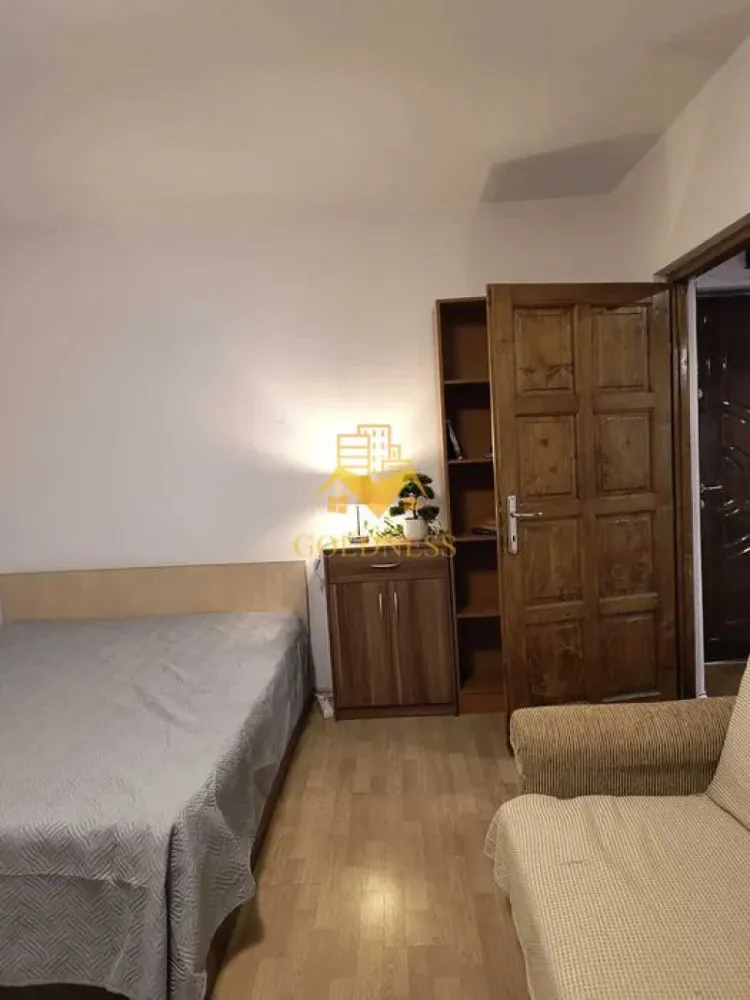 2 camere decomandate, balcon, Marasti, OMV, Iulius Mall, Fsega,Parcare - GOLDNESS Imobiliare vă propune spre închiriere un apartament cu 2 camere complet mobilat și utilat, la etajul 8 într-un imobil de 8 etaje, în Cartierul Marasti . Loc de parcare inclus! Se află în apropierea stațiilor de transport în comun, magazine, restaurante, spații verzi, farmacii, etc. Apartamentul este compartimentat astfel: - dormitor cu pat matrimonial, dulap, - dormitor cu pat matrimonial, dulap, - bucatarie open space complet utilată și mobilată,, loc de servit masa - baie cu cada, calorifer port prosop și dulap pentru depozitare. Imobilul este dotat cu toate cele necesare- centrală proprie, frigider, aragaz, hotă, mașină de spălat haine, etc. Dacă sunteți interesați de acest apartament și doriți să îl vizionați, dar și pentru alte oferte nu ezitați să ne contactați telefonic sau prin e-mail. Vă stăm la dispoziție! Pentru intermediere se percepe un comision de 50% din prețul chiriei! }}