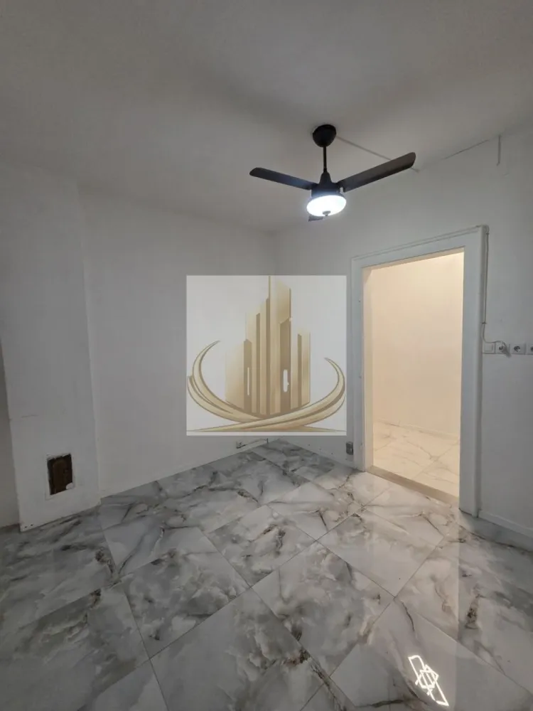 Apartament la Casă, Curte Privată, Bucătărie de Vară, Renovat, Lipovei - Grand Mobilis Imobiliare vă propune spre vânzare un apartament deosebit, situat la casă, în zona Lipovei – o locație apreciată pentru liniște și acces rapid către oraș. Această proprietate oferă avantajele unei case la preț de apartament, fiind ideală pentru cei care își doresc intimitate, spațiu verde și confort. 📐 Detalii proprietate: Suprafață utilă: 41,55 mp Compartimentare: Antreu – 4,36 mp Baie – 2,03 mp Hol – 4,87 mp Bucatarie – 9,93 mp Cameră – 20,36 mp 🌿 Avantaje care fac diferența: Curte proprie îngrădită (nu este inscrisa in CF) + acces la curte comună Bucătărie de vară, dotată cu toate utilitățile (apă, gaz, curent, canalizare) Spațiu ideal pentru relaxare sau activități în aer liber Parcare în fața imobilului 🏢 Dotări și stare: Apartament complet renovat, se prezintă într-o stare foarte bună Aer condiționat inverter (18.000 BTU) – eficient pentru încălzire și răcire Boiler electric Ariston (65L) pentru apă caldă Izolație fonică (12 cm) – confort sporit Geamuri termopan + rulouri electrice Parchet stratificat Gaz disponibil la ușă (posibilitate de racordare) 👉 Încălzirea este realizată prin sistem electric (aer condiționat inverter), o soluție eficientă pentru această suprafață. Exista si posibilitatea de montare a unei centrale proprii. 📍 Locație – marele avantaj: Zonă foarte bine poziționată, cu acces rapid către oraș La doar câteva minute de Iulius Town În apropiere: magazine, farmacii, benzinării, sala de sport, centre comerciale Stație de transport în comun la ~300 m Acces facil către principalele artere ale orașului 💼 Potrivit pentru: ✔️ Cupluri sau persoane singure, care își doresc liniște și spațiu propriu ✔️ Investiție, datorită poziției excelente și cererii ridicate din zonă 📞 Pentru mai multe informații și programarea unei vizionări, echipa Grand Mobilis Imobiliare vă stă la dispoziție! ID Intern: CP3046733 }}