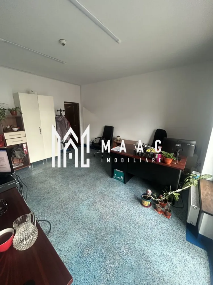 Spațiu Comercial | 92 Mp | Loc de Parcare | Calea Dumbrăvii - Spațiu de Birouri | 90 Mp | Loc de Parcare Privat | Etaj 1

MAAC Imobiliare vă propune spre închiriere un spațiu de birouri modern, situat la etajul 1 al unei clădiri de birouri, potrivit pentru desfășurarea activităților profesionale într-un cadru confortabil și bine organizat.

 Suprafață utilă: 90 mp
 Etaj: 1
 Compartimentare: eficientă, adaptată activităților de birou
 Grup sanitar propriu
 Balcon
 Loc de parcare privat, în curtea imobilului

Spațiul oferă o compartimentare practică, ce permite organizarea eficientă a activității, fiind potrivit pentru firme de consultanță, contabilitate, IT, servicii sau alte activități administrative.

Avantaje:

compartimentare funcțională
lumină naturală
acces facil
parcare privată
amplasare într-o clădire destinată activităților de birouri

Pentru mai multe detalii sau pentru a programa o vizionare, vă rugăm să ne contactați, specificând ID:CP3046843