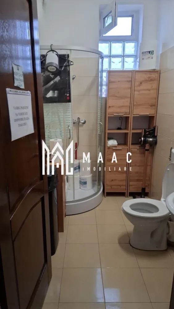 Spațiu de Birouri | 135 Mp | Loc de Parcare | Calea Dumbrăvii - MAAC Imobiliare vă propune spre închiriere un spațiu de birouri generos, ideal pentru desfășurarea activităților profesionale!

 Suprafață utilă: 135 mp
 Etaj: 2

 Compartimentare:
5 birouri individuale 
Baie
Bucătărie
Spații de depozitare
Balcon de 7 mp

 Loc de parcare suprateran inclus, în parcare cu barieră

Spațiul este bine organizat, oferind multiple încăperi separate, potrivite pentru activități de birou, firme IT, contabilitate, consultanță sau alte servicii profesionale.

Avantaje:
compartimentare practică și versatilă
lumină naturală în încăperi
spații auxiliare utile (depozitare, bucătărie)
acces facil către puncte de interes din oraș
parcare privată securizată

Pentru mai multe detalii sau pentru a programa o vizionare, vă rugăm să ne contactați, specificând ID:CP3046759