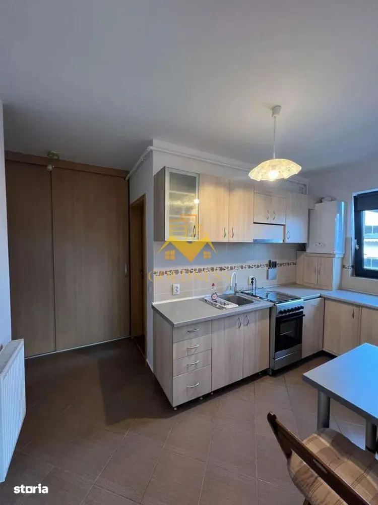 O camera, Borhanci,Parcare subterana, Romul ladea, Profi, AC. - GOLDNESS Imobiliare vă propune spre închiriere un apartament cu o camera complet mobilata și utilata, la etajul 5 într-un imobil de 6 etaje, în Cartierul Borhanci . Parcare subterana inclusa! Se află în apropierea stațiilor de transport în comun, magazine, restaurante, spații verzi, farmacii, etc. Apartamentul este compartimentat astfel: - living cu canapea extensibilă, loc de servit masa, iesire pe balcon, birou - bucatarie complet utilată și mobilată, - baie cu cada, calorifer port prosop și dulap pentru depozitare. -balcon 6 mp. Imobilul este dotat cu toate cele necesare- centrală proprie, frigider, aragaz, hotă, mașină de spălat haine, etc. Dacă sunteți interesați de acest apartament și doriți să îl vizionați, dar și pentru alte oferte nu ezitați să ne contactați telefonic sau prin e-mail. Vă stăm la dispoziție! Pentru intermediere se percepe un comision de 50% din prețul chiriei! }}