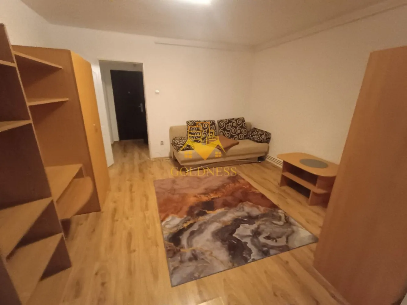 O camere, 31 mp, Gheorheni, Constantin Brancusi Zona BT, Mega Image - GOLDNESS Imobiliare vă propune spre închiriere un apartament cu o camera complet mobilata și utilata, la Parter într-un imobil de 4 etaje, în Cartierul Gheorgheni. Posibilitate de parcare in zona Se află în apropierea stațiilor de transport în comun, magazine, restaurante, spații verzi, farmacii, etc. Apartamentul este compartimentat astfel: - canapea extensibila, spatiu pentru depozitare, dulap pentru haine, masuta pentru cafea - bucatarie complet mobilata, utilata, loc de luat masa Imobilul este dotat cu toate cele necesare- centrală proprie, frigider, aragaz, hotă, mașină de spălat haine, etc. Dacă sunteți interesați de acest apartament și doriți să îl vizionați, dar și pentru alte oferte nu ezitați să ne contactați telefonic sau prin e-mail. Vă stăm la dispoziție! Pentru intermediere se percepe un comision de 50% din prețul chiriei! }}