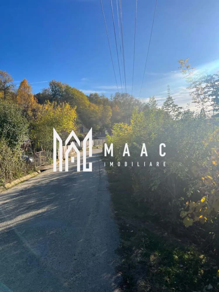 Teren | Vladesti | 1000 MP - MAAC Imobiliare vă propune spre vânzare un teren intravilan situat la intrarea în localitatea Vlădești, pe o stradă laterală, la aproximativ 400 de metri de drumul principal ce duce către Băile Olănești**. Proprietatea oferă o suprafață totală de 1.000 mp, cu deschidere generoasă de circa 25 metri la drum, fiind potrivită pentru construcția unei case de locuit, a unei vile sau chiar a unei pensiuni. Caracteristici principale: * Suprafață totală: 1.000 mp * Deschidere: aprox. 25 m * Regim juridic: intravilan * Teren drept, ușor accesibil * Se poate parcela în două loturi egale de 500 mp fiecare – ideal pentru două locuințe individuale sau pentru investiție * Utilități la limita proprietății: * Gaz * Curent electric * Apă * Canalizare Locație: Terenul este amplasat într-o zonă liniștită și aerisită, cu acces facil către orașul Râmnicu Vâlcea (doar câteva minute de mers cu mașina) și către stațiunea Băile Olănești. Amplasamentul oferă un echilibru perfect între liniștea de la marginea orașului și proximitatea față de principalele puncte de interes. O oportunitate excelentă pentru cei care doresc să construiască o locuință modernă într-o zonă verde și liniștită sau pentru investitori care caută terenuri cu potențial de dezvoltare! Pentru mai multe detalii sau pentru programarea unei vizionări, contactați echipa MAAC Imobiliare si specificati ID: CP2797095 - SP }}