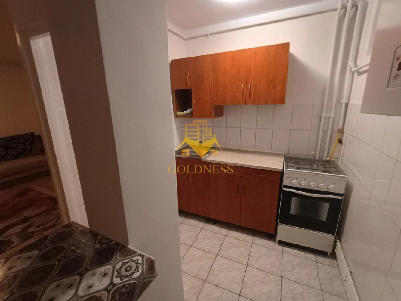 O camere, 31 mp, Gheorheni, Constantin Brancusi Zona BT, Mega Image - GOLDNESS Imobiliare vă propune spre închiriere un apartament cu o camera complet mobilata și utilata, la Parter într-un imobil de 4 etaje, în Cartierul Gheorgheni. Posibilitate de parcare in zona Se află în apropierea stațiilor de transport în comun, magazine, restaurante, spații verzi, farmacii, etc. Apartamentul este compartimentat astfel: - canapea extensibila, spatiu pentru depozitare, dulap pentru haine, masuta pentru cafea - bucatarie complet mobilata, utilata, loc de luat masa Imobilul este dotat cu toate cele necesare- centrală proprie, frigider, aragaz, hotă, mașină de spălat haine, etc. Dacă sunteți interesați de acest apartament și doriți să îl vizionați, dar și pentru alte oferte nu ezitați să ne contactați telefonic sau prin e-mail. Vă stăm la dispoziție! Pentru intermediere se percepe un comision de 50% din prețul chiriei! }}