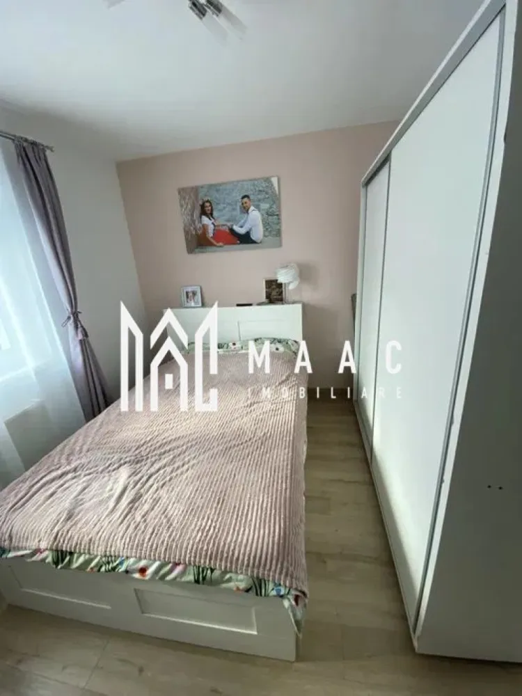 Apartament 3 camere | Etaj 2 | 120 MP | 2Balcoane | Selimbar - MAAC Imobiliare va prezinta un apartament 3 camere situat la etajul 2 intr-o constructie noua in Selimbar.

1. Caracteristici generale:
Suprafață totală: 70 mp la primul nivel și 50 mp al doilea nivel.
Suprafata utila: 120 mp.
Construit în 2017
Bucătărie separată: Mobilată și utilată.
2 dormitoare și 2 băi
Balcon de 8 mp
Debara și 2 locuri de parcare incluse.

2. Design și confort:
Distribuție practică: Zona de zi la etajul inferior, dormitoare la mansardă.
Băi moderne: Două băi complete.
Debara inclusă.

3. Localizare:
Acces facil: Aproape de școli, magazine și transport public.

Pentru mai multe detalii precizati telefonic ca ati vazut anuntul cu ID: CP1778471