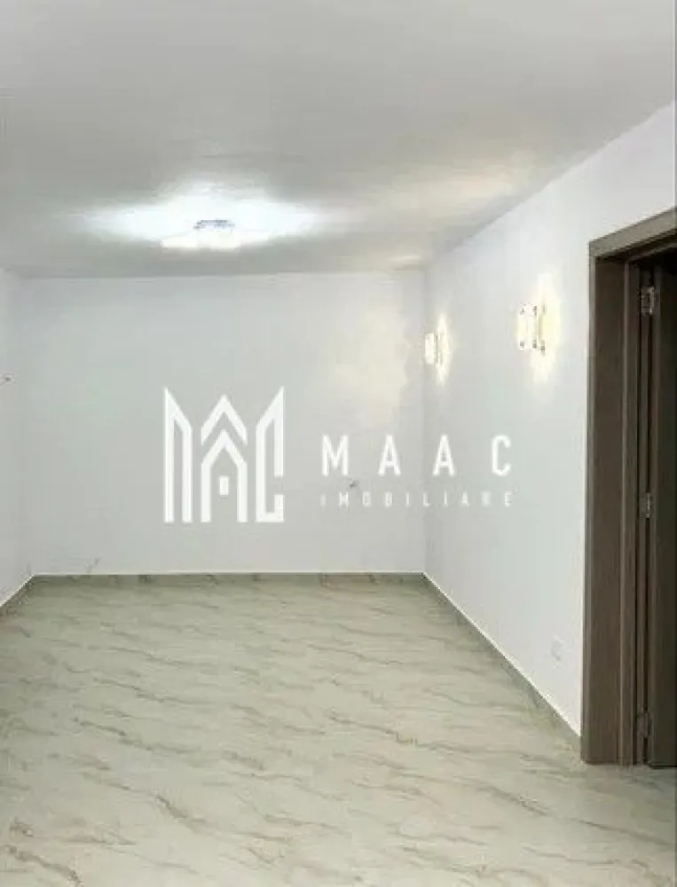 Apartament 3 camere | 65 MP | Renovat complet | Rahova - MAAC Imbobiliare prezinta un apartament cu 3 camere decomandat, renovat complet situat in zona Rahova.

Caracteristici:
Suprafață utilă: 65 mp
Compartimentare decomandată, cu hol de acces care separă toate camerele
Poziționare: demisol într-un bloc cu 4 etaje plus mansardă
Înălțimea apartamentului: 2,50 m
Ferestre clasice, cu deschidere de:
1,50 m lățime
1,10 m înălțime
Geam la baie pentru lumină naturală și aerisire

Stare și finisaje:
Apartament renovat complet, totul este nou
Încălzire în pardoseală
Se vinde exact ca în poze
Bucătărie separată
Baie cu cabină de duș și geam de aerisire

Facilități exterioare:
Locuri de parcare disponibile în zonă

Ideal pentru:
Locuință personală
Investiție, datorită zonei și renovării integrale

Localizare:
Situat în zona Rahova, la doar 4 minute de Piața Rahova, cu acces rapid la mijloace de transport, magazine, școli, farmacii, piețe și parcuri.

Pentru mai multe detalii precizati telefonic ca ati vazut anuntul cu ID: CP2835265