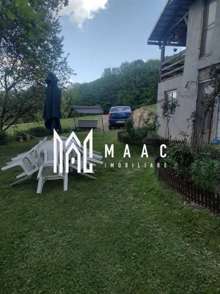 Casa Vantului si 8000 metri patrati in Abrud - MAAC Imobiliare va ofera spre vanzare la iesirea din orasul Abrud, unde munții își întind brațele către vale, se află Casa Vântului. Nu era o locuință obișnuită; era o poveste întruchipată în piatră și lemn, cu răsuflarea pământului în fiecare colț. Casa locuita de proprietari in acest moment Era compusă din două dormitoare, fiecare cu ferestre largi ce prindeau soarele dimineața și lună noaptea. Bucătăria, mică și eficientă, avea un cuptor cu lemne care pâlpâia în serile de iarnă, iar aroma de plăcinte umplea întreaga casă. Baia, simplă și curată, era locul liniștit unde apa curgea dintr-un izvor propriu. Camera, ascunsă după o ușă masivă, păstra conserve, jambale și mirodenii, păstrând proviziile pentru lungile ierni. Scările interioare, din lemn solid, duceau la holul luminat de o lampă veche, care era punctul de întâlnire al tuturor căilor din casă. Terasa, largă și acoperită, era ochiul casei spre lume, unde stăteau să privească cerul și livezile. Grajdul și Fânarul Departe de casă, dar încă în sânul proprietății, se afla grajdul. Nu era doar un loc pentru animale; era un spațiu de viață. Căluții își scuturau coamele la briza de amiază, și vacile rumega liniștit. Fânarul, înalt și umbrit, păstra iarba uscată, mirosul de summer înghețat în bălți de aur. Livezile și Pământul Livezile se întindea pe o parte a terenului de 8000 de metri pătrați – meri, peri și cireși își înălțau ramurile spre soare. În primăvară, ele se îmbrăcau în floare, iar toamna, rodul era atât de mult că se împărțea cu întreg satul. Restul pământului era o alternanță de pajiști și pădure mică, unde copacii bătrâni păstrau tăcerea veșnică a munților. Viața în Casa Vântului Aici, viața nu era măsurată în ore, ci în sezoane. Diminețile începeau cu cântecul cocoșilor, zilele erau umplute cu lucrul pământului și îngrijirea animalelor, și serile se încheiau pe terasa, sub stele. Casa nu era doar un loc de locuit; era un organism care trăia și respira cu cei care o umpleau. Fiecare cameră avea o poveste, fiecare colț păstra o amintire, și întreaga proprietate era o hartă a unei vieți simple, dar pline. În Abrud, judetul Alba, Casa Vântului nu era doar o construcție; era o parte a pământului, o bucată de istorie și un refugiu pentru sufletele care căutau liniștea și rostul în ritmurile naturale ale vieții. Așa stătea, solidă și generoasă, așteptând să împartă din caldul ei cu oricine trecea pe la ușa ei. Pentru mai multe detalii precizati telefonic ca ati vazut anuntul cu ID CP3047140. }}