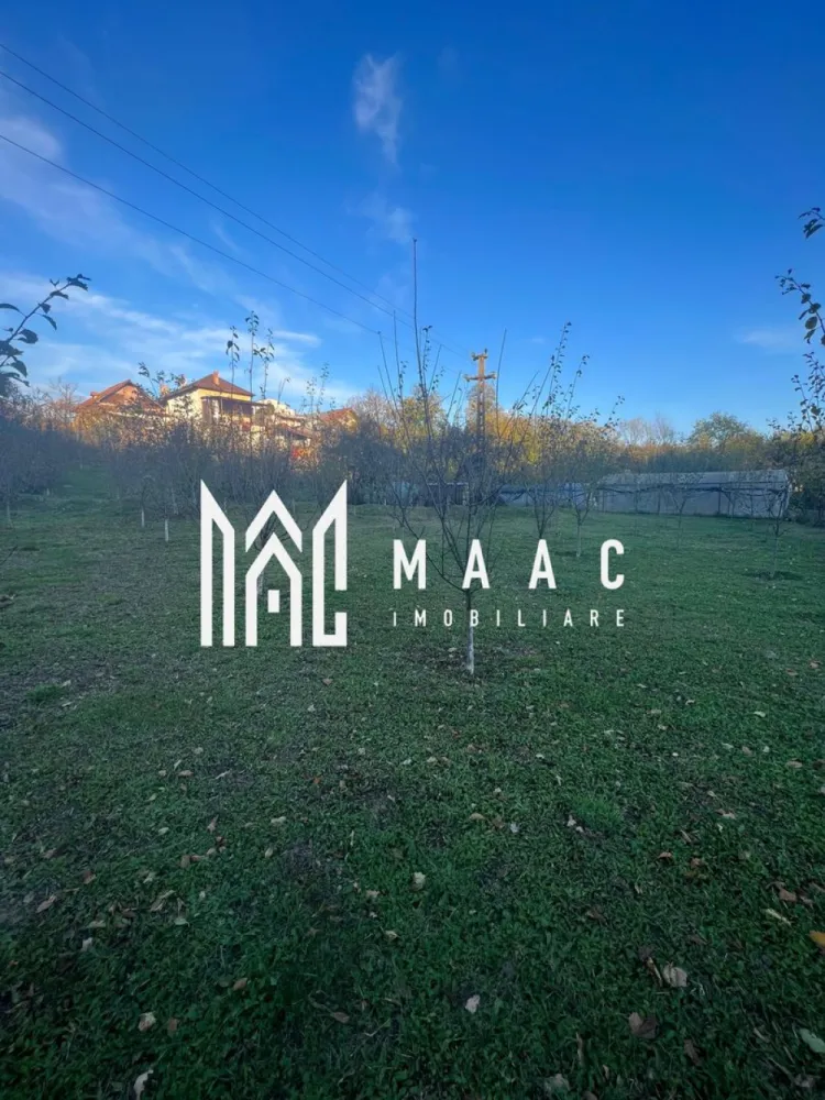 Casa cu livada | Bujoreni | 1550 mp - MAAC Imobiliare vă propune spre vânzare o casă bătrânească, situată în comuna Bujoreni, zona Gura Văii, într-un cadru natural deosebit, perfect pentru cei care își doresc liniște, aer curat și apropierea de oraș. Proprietatea are o suprafață construită de 80 mp și este amplasată pe un teren generos de 1.550 mp, pe care se află și o livadă cu pomi fructiferi. Caracteristici principale: * Suprafață construită: 80 mp * Suprafață teren: 1.550 mp * Deschidere generoasă la drum principal * Categorie teren: intravilan * Utilități disponibile: * Apă curentă * Energie electrică * Gazele se află la limita proprietății * Acces facil direct din drum * Pe teren se află o livadă bine întreținută, ideală pentru relaxare sau grădinărit Locație: Proprietatea este situată în Gura Văii, Bujoreni, pe drumul care duce către Mănăstirea Frăsinei, la o distanță de aproximativ 10-15 minute de Râmnicu Vâlcea. Zona este una liniștită, cu acces facil și vecinătăți îngrijite, ideală pentru o locuință permanentă sau o casă de vacanță. O oportunitate excelentă pentru cei care caută o proprietate cu potențial, cu deschidere generoasă la stradă, într-o zonă frumoasă și ușor accesibilă, aproape de oraș, dar în mijlocul naturii! Pentru mai multe detalii sau pentru programarea unei vizionări, contactați echipa MAAC Imobiliare, specificand ID: CP2796900 - SP }}