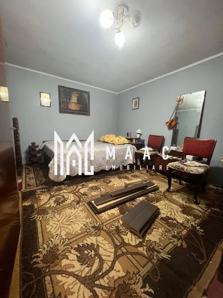 Casa cu livada | Bujoreni | 1550 mp - MAAC Imobiliare vă propune spre vânzare o casă bătrânească, situată în comuna Bujoreni, zona Gura Văii, într-un cadru natural deosebit, perfect pentru cei care își doresc liniște, aer curat și apropierea de oraș. Proprietatea are o suprafață construită de 80 mp și este amplasată pe un teren generos de 1.550 mp, pe care se află și o livadă cu pomi fructiferi. Caracteristici principale: * Suprafață construită: 80 mp * Suprafață teren: 1.550 mp * Deschidere generoasă la drum principal * Categorie teren: intravilan * Utilități disponibile: * Apă curentă * Energie electrică * Gazele se află la limita proprietății * Acces facil direct din drum * Pe teren se află o livadă bine întreținută, ideală pentru relaxare sau grădinărit Locație: Proprietatea este situată în Gura Văii, Bujoreni, pe drumul care duce către Mănăstirea Frăsinei, la o distanță de aproximativ 10-15 minute de Râmnicu Vâlcea. Zona este una liniștită, cu acces facil și vecinătăți îngrijite, ideală pentru o locuință permanentă sau o casă de vacanță. O oportunitate excelentă pentru cei care caută o proprietate cu potențial, cu deschidere generoasă la stradă, într-o zonă frumoasă și ușor accesibilă, aproape de oraș, dar în mijlocul naturii! Pentru mai multe detalii sau pentru programarea unei vizionări, contactați echipa MAAC Imobiliare, specificand ID: CP2796900 - SP }}