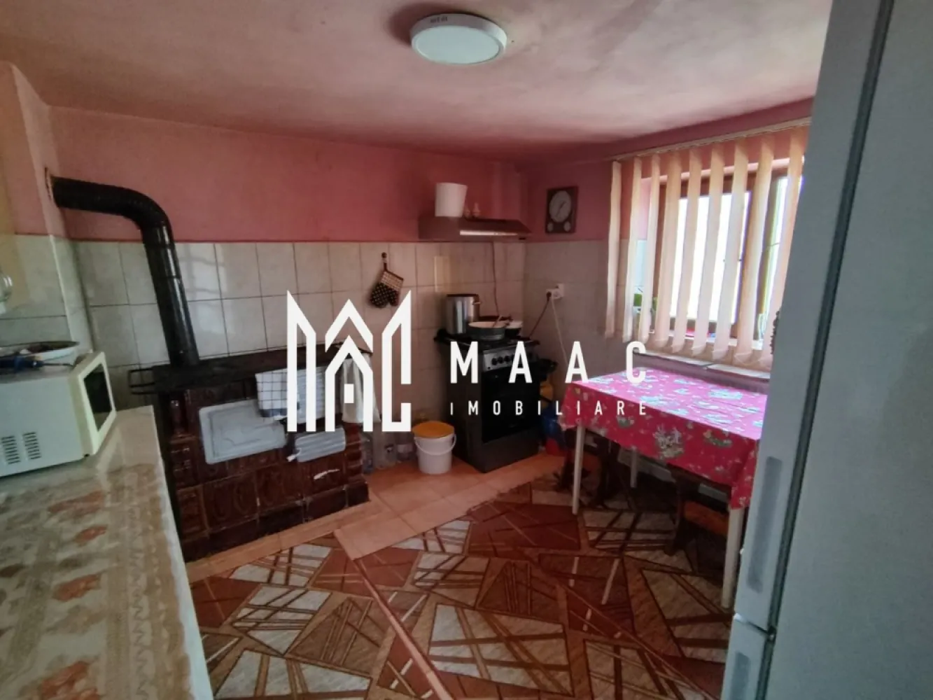 Casa Vantului si 8000 metri patrati in Abrud